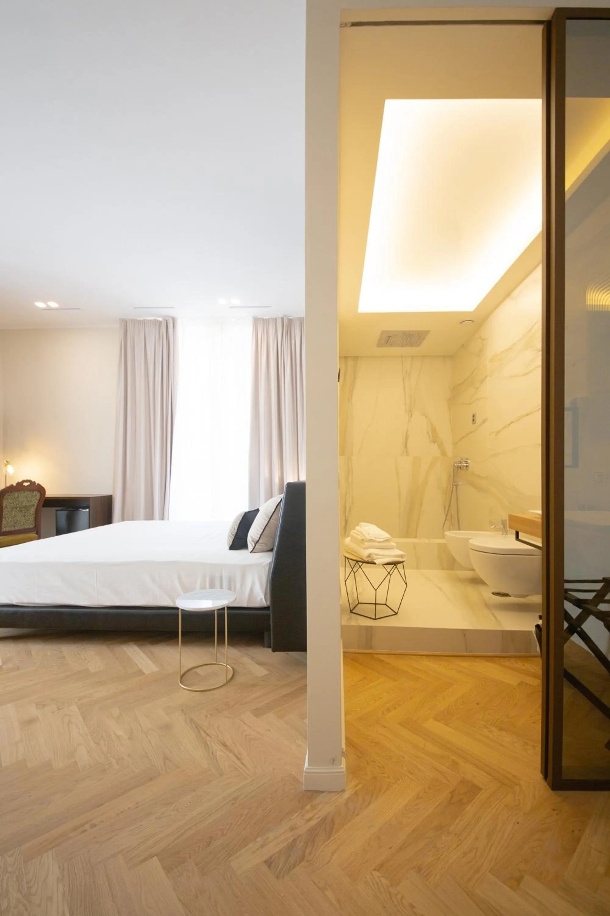 Photo of the whole room, Bed in Casa Vittoria Napoli - Santa Lucia