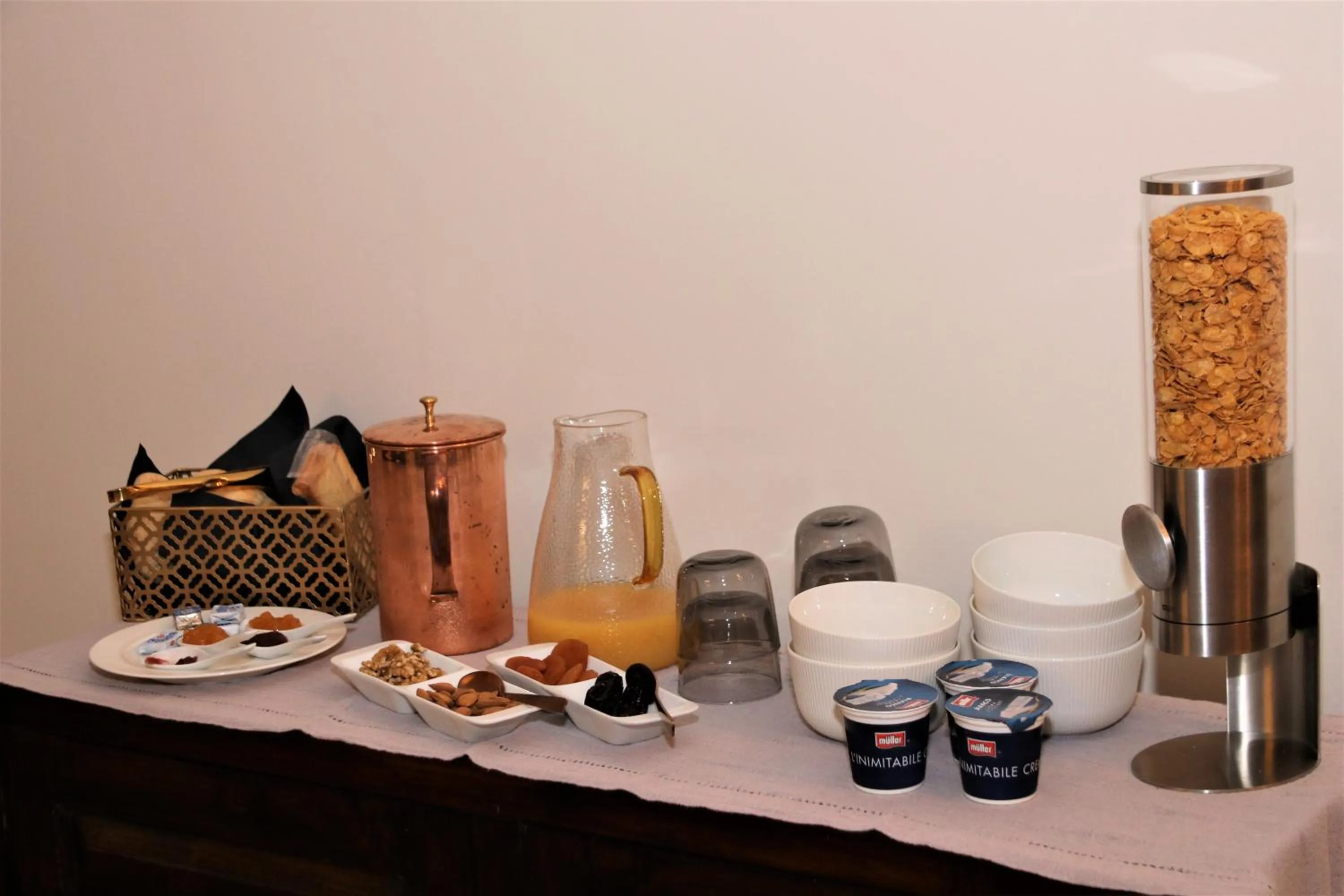 Breakfast in Casa Vittoria Napoli - Santa Lucia