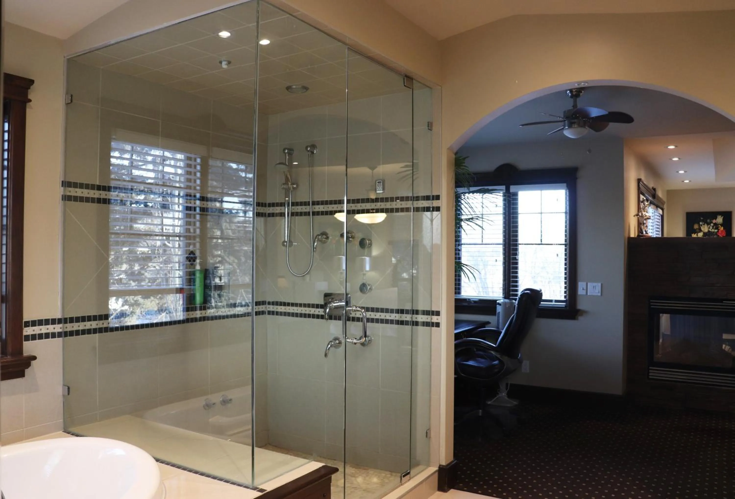 Shower in Westmount River Inn