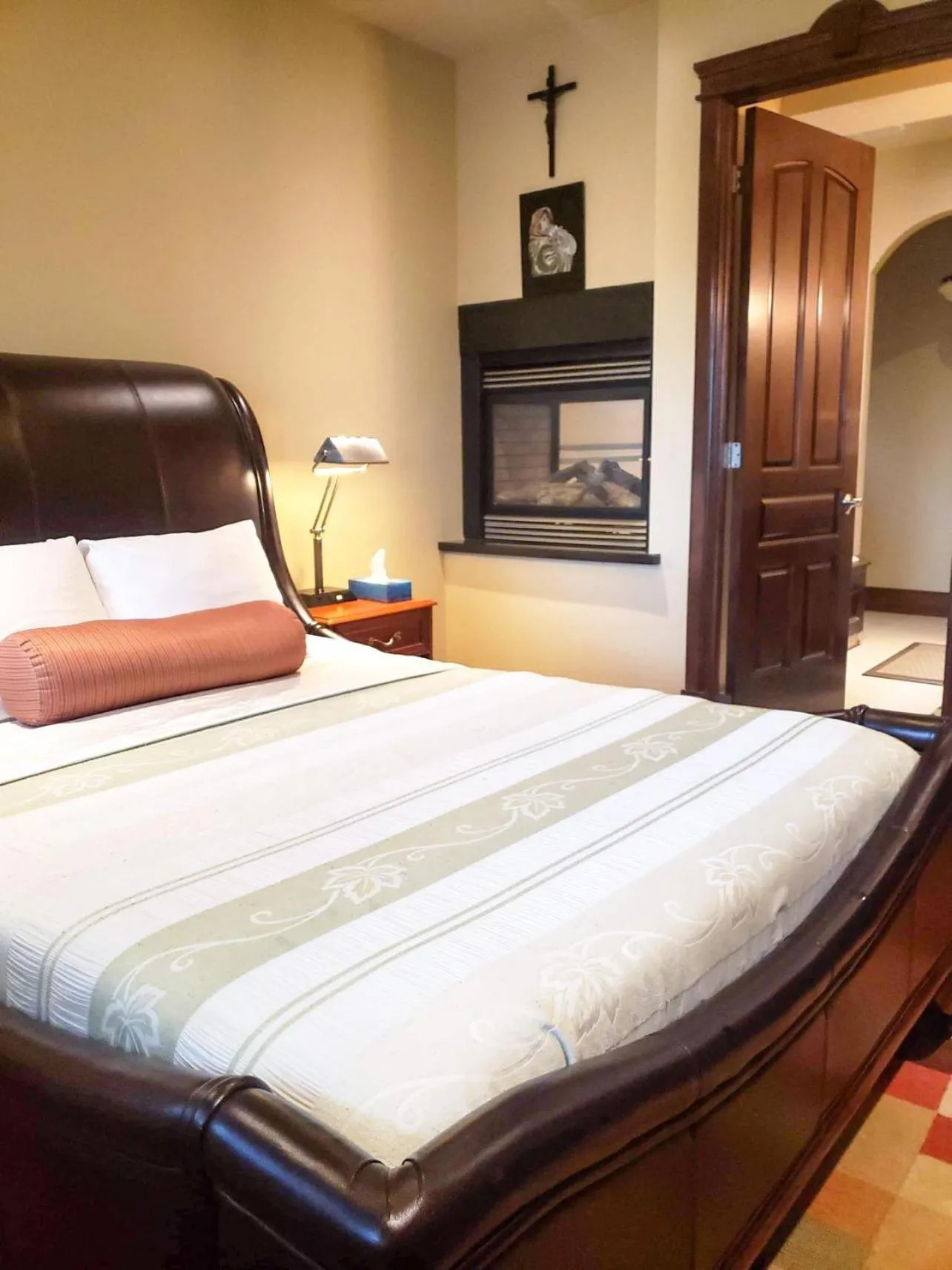 Bed in Westmount River Inn