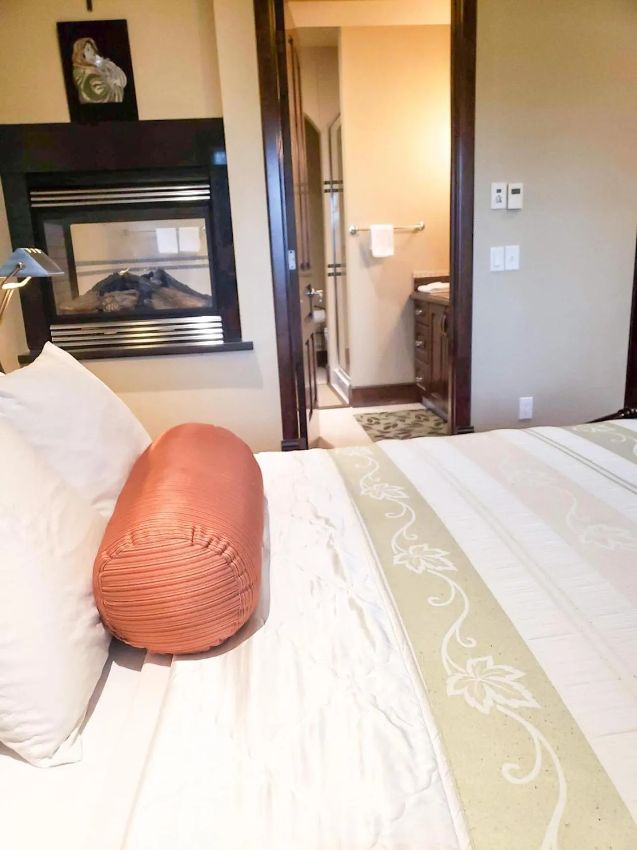 Bedroom in Westmount River Inn