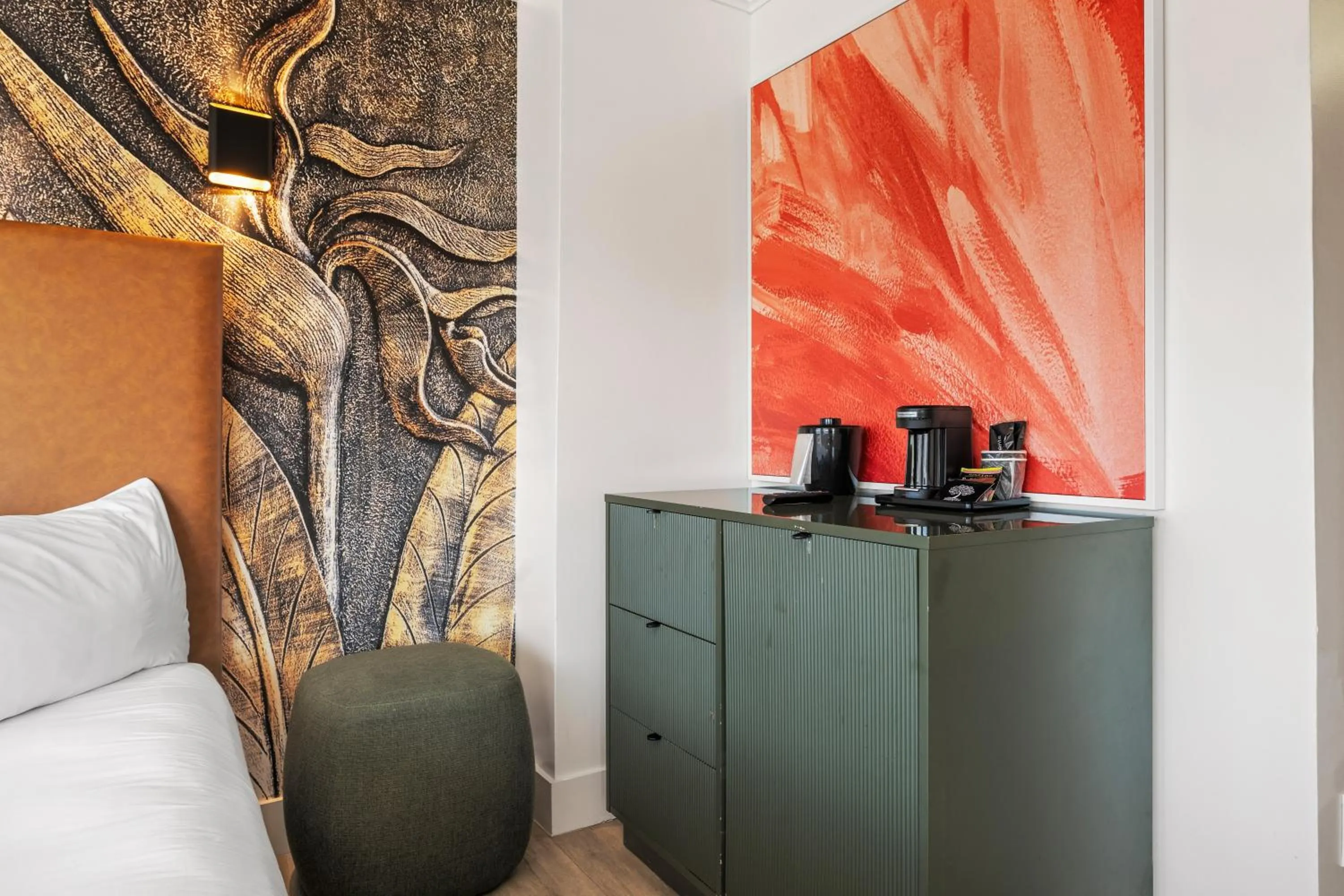 Coffee/tea facilities, Bed in Nob Hill Hotel