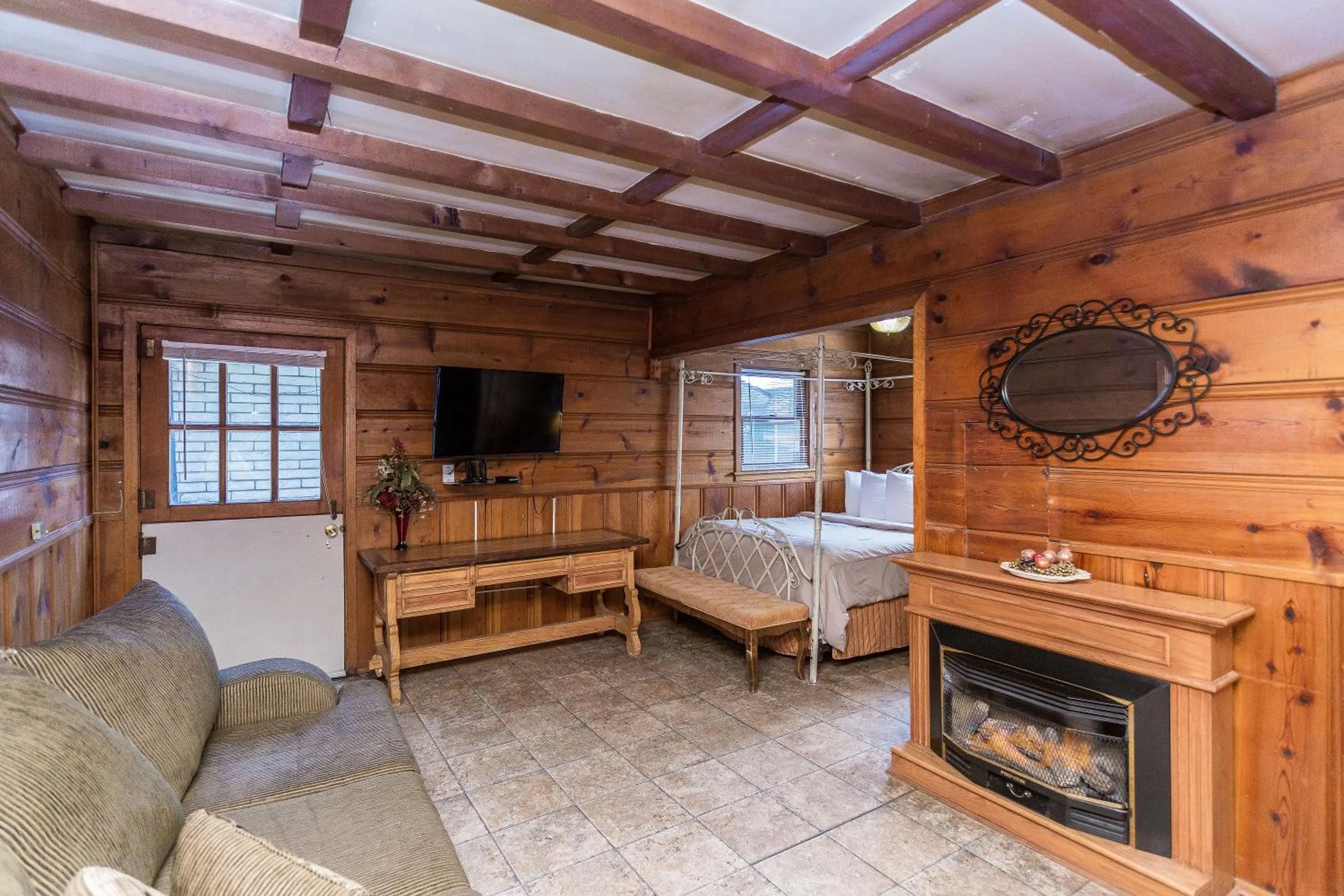 Living room in Apple Creek Cottages
