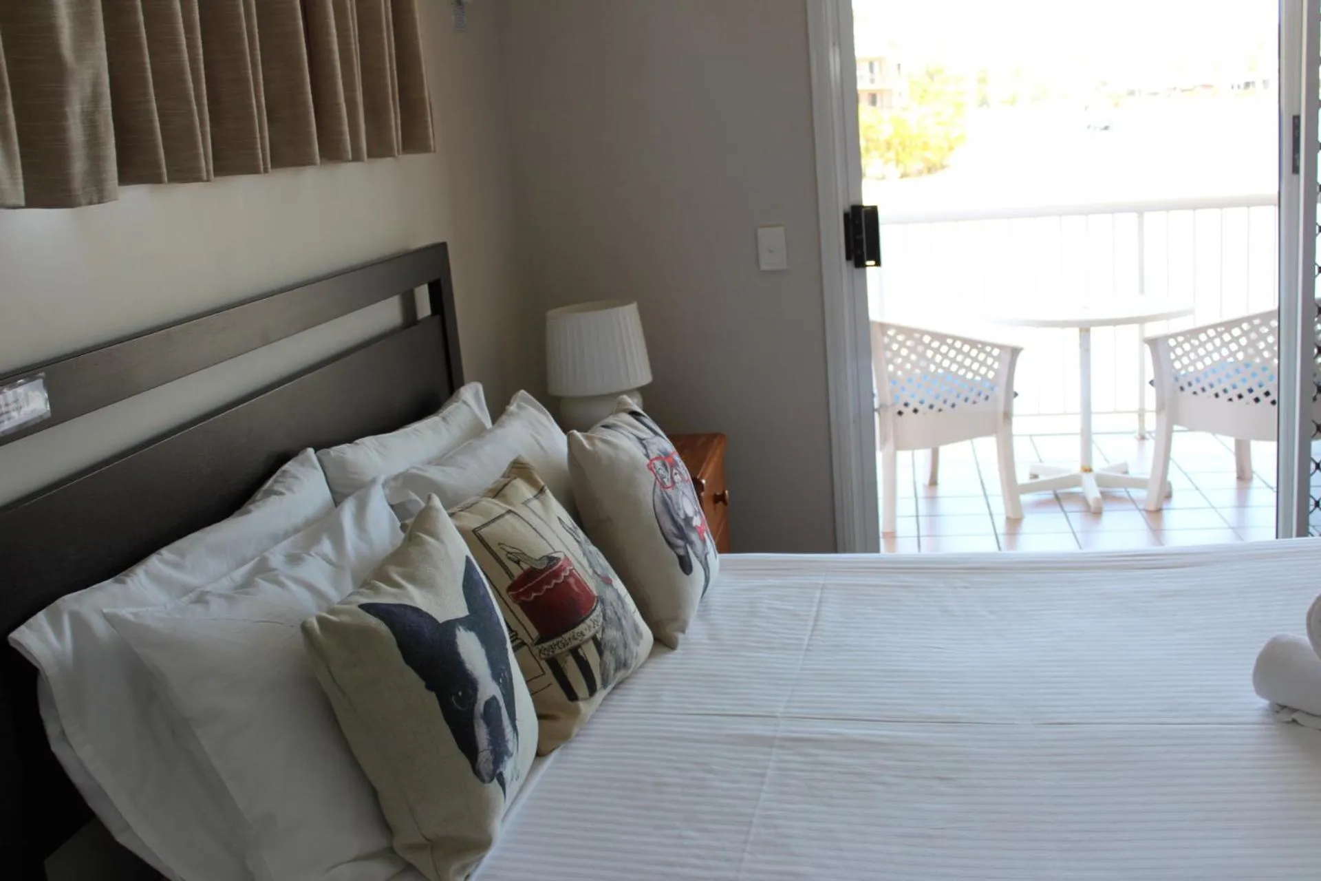 Property building, Bed in Saltwater Villas - Pet Friendly Accommodation