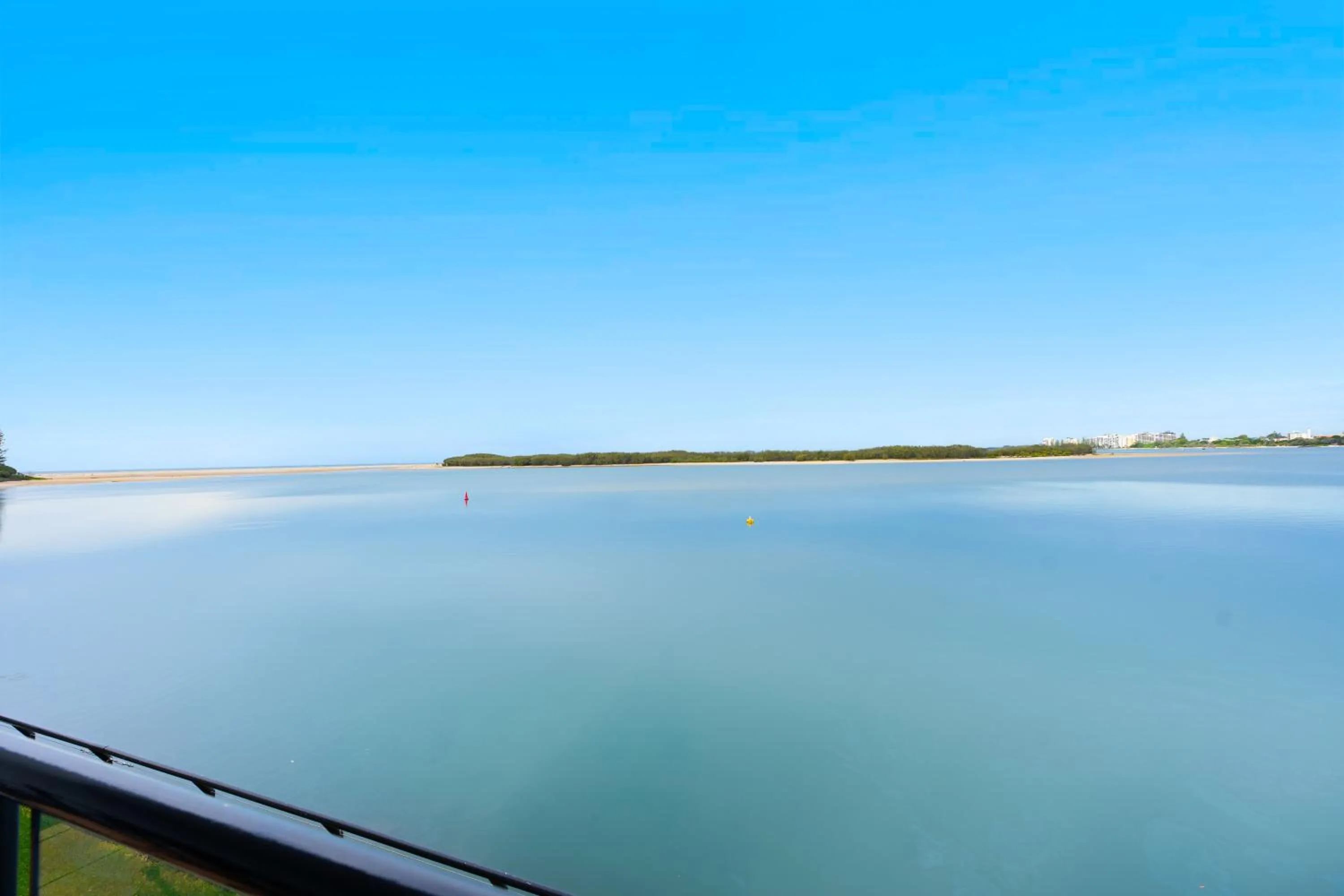 La Promenade Absolute Waterfront Apartments