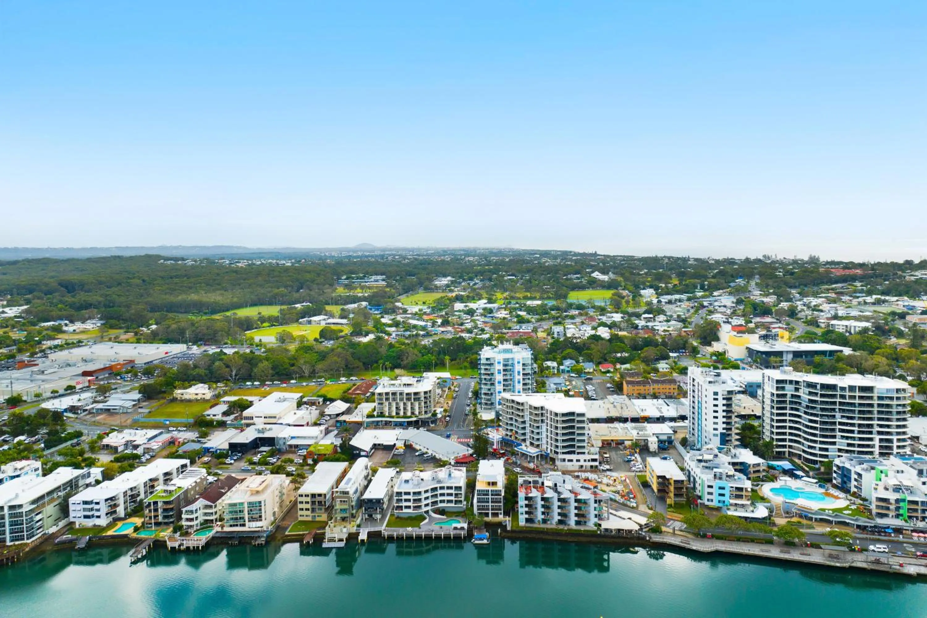 La Promenade Absolute Waterfront Apartments