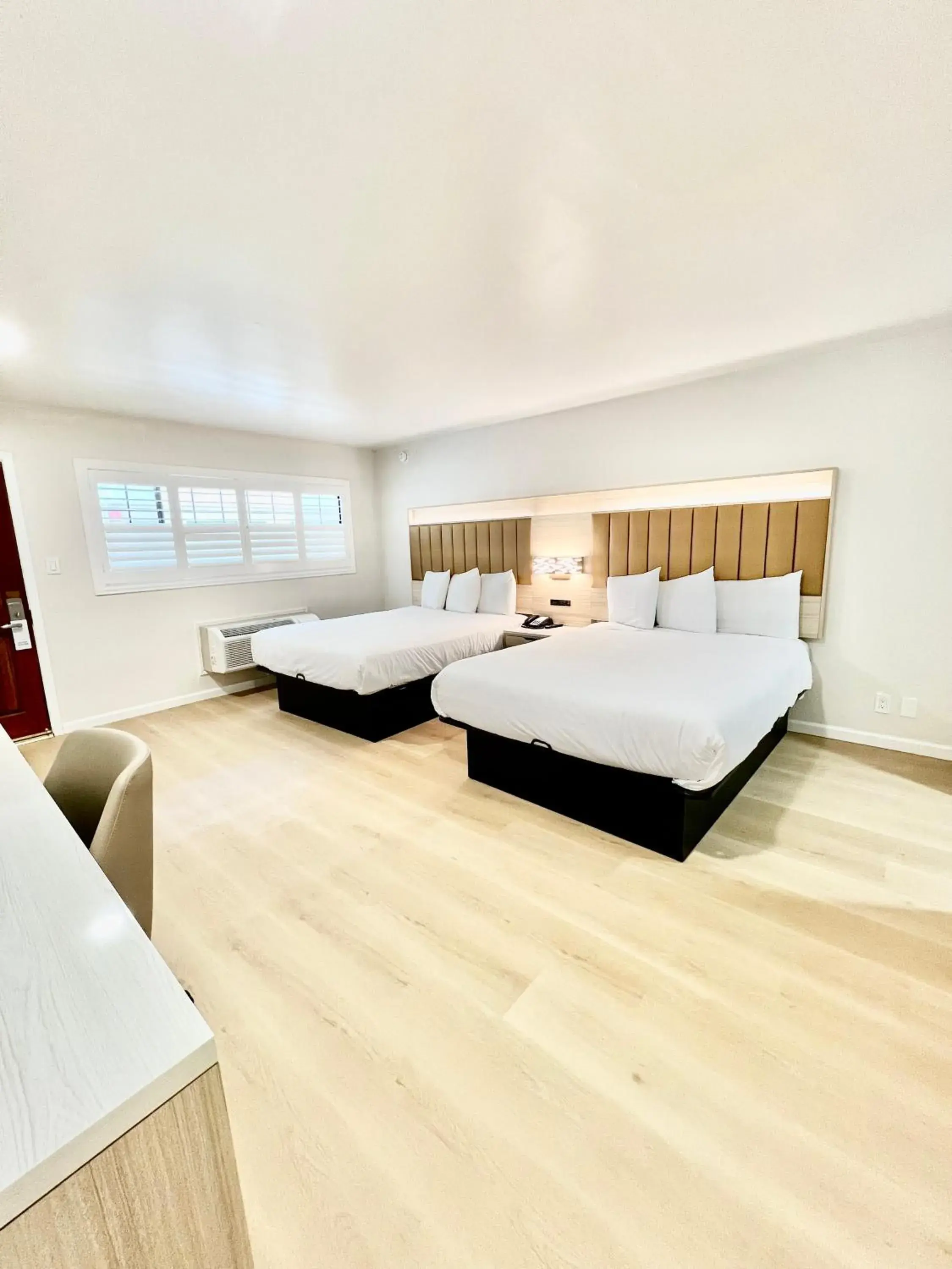 Queen Room with Two Queen Beds - Non-Smoking in Nob Hill Motor Inn -Newly Updated Rooms! Queen Room with Two Queen Beds - Non-Smoking in Nob Hill Motor Inn -Newly Updated Rooms!