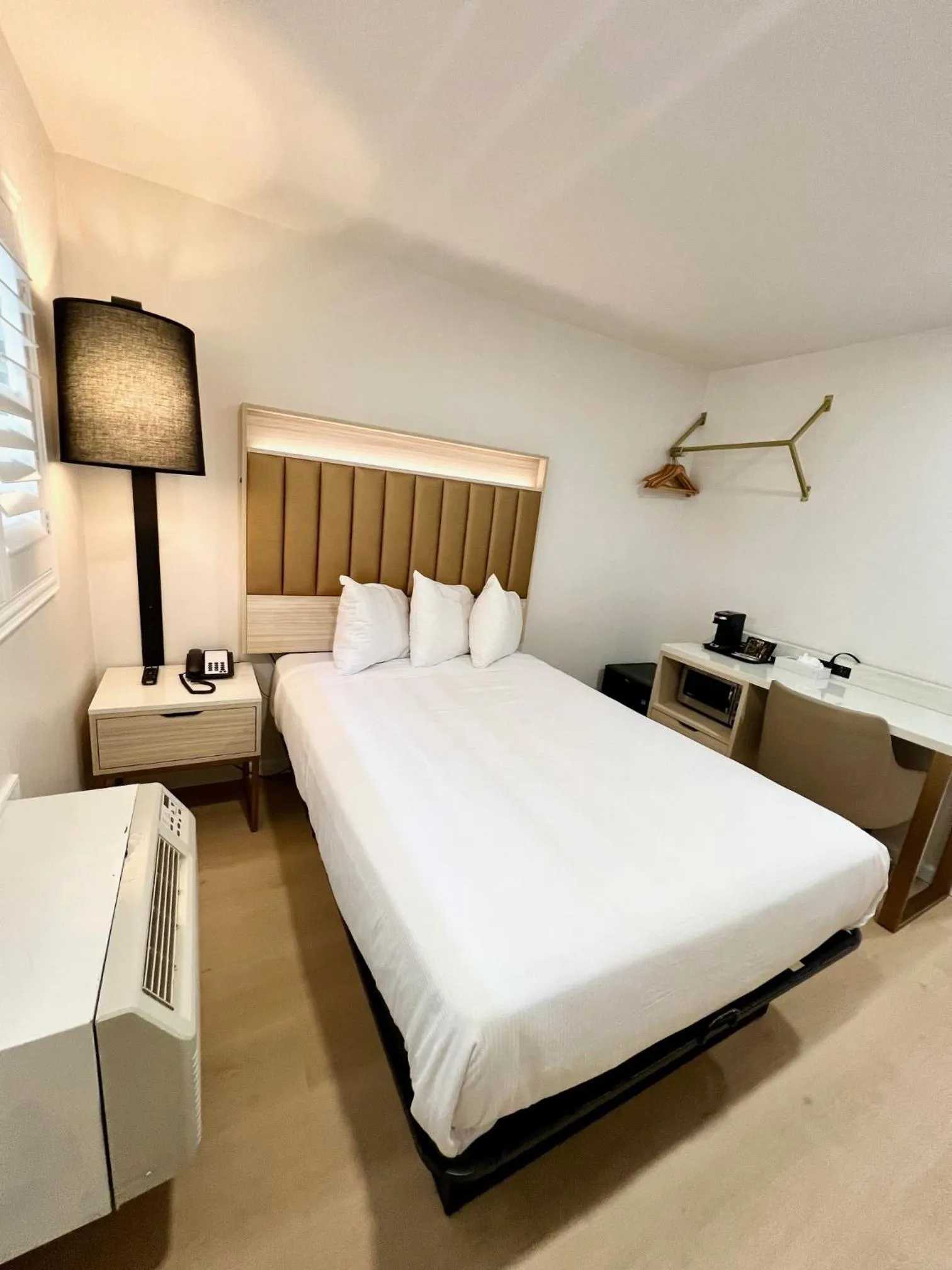 Bed in Nob Hill Motor Inn -Newly Updated Rooms!