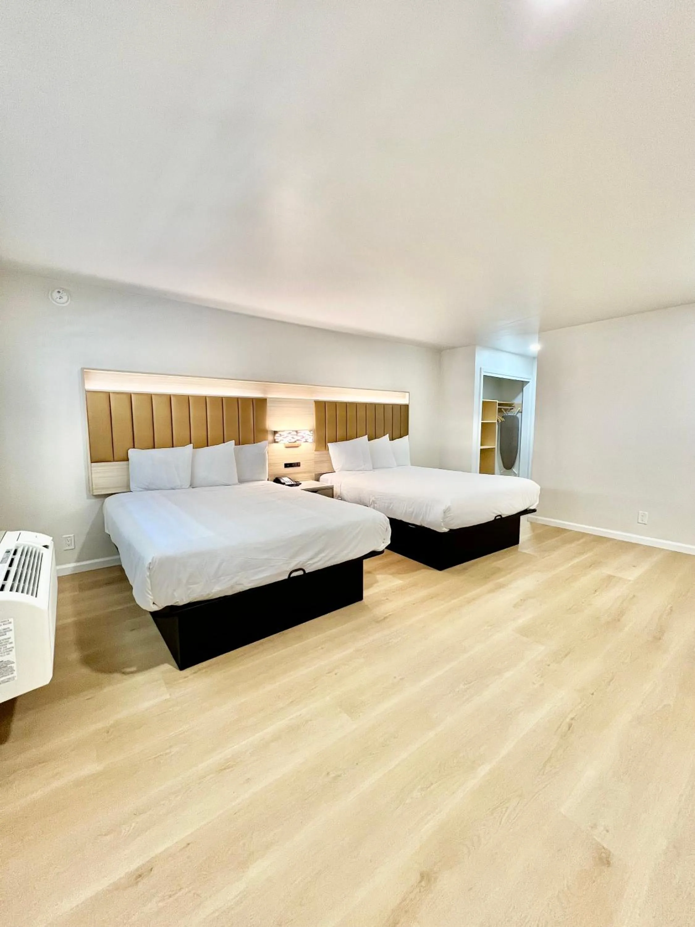 Bed in Nob Hill Motor Inn -Newly Updated Rooms!