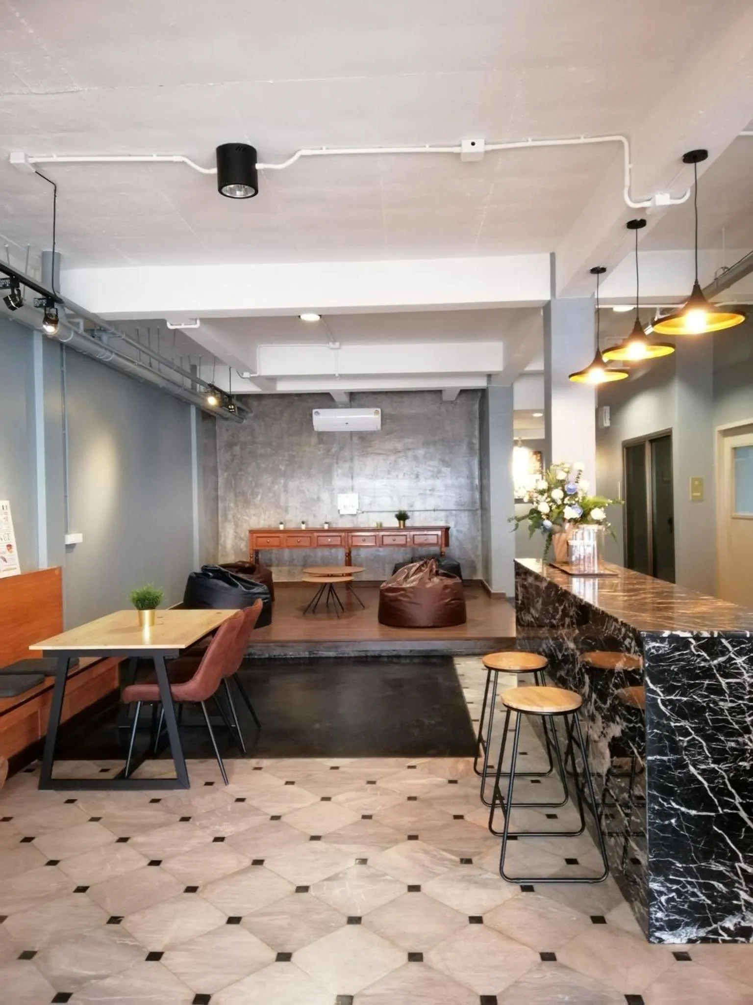 Restaurant/places to eat in The Marble Hostel