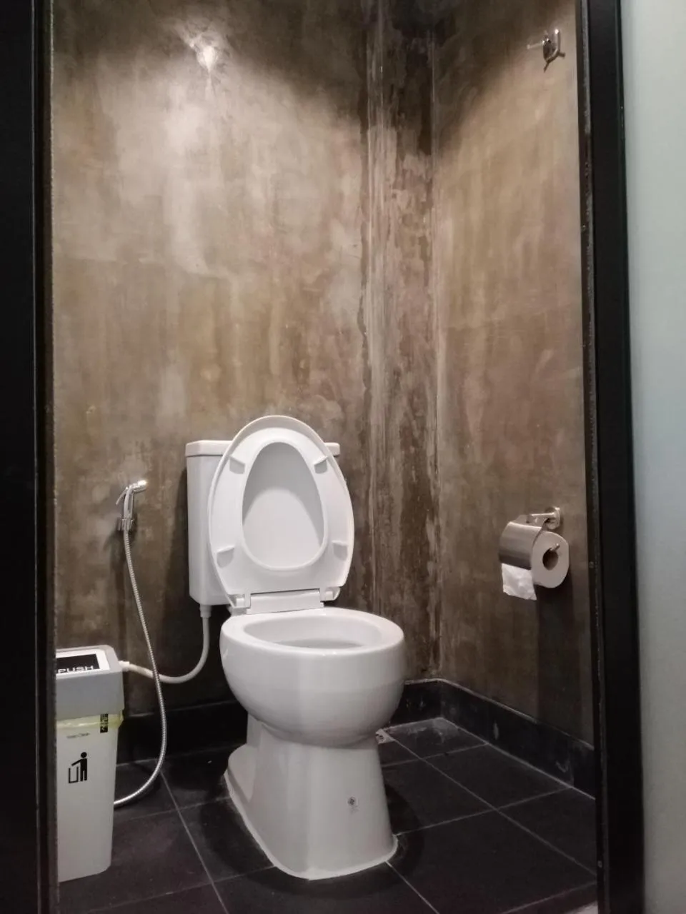 Toilet in The Marble Hostel