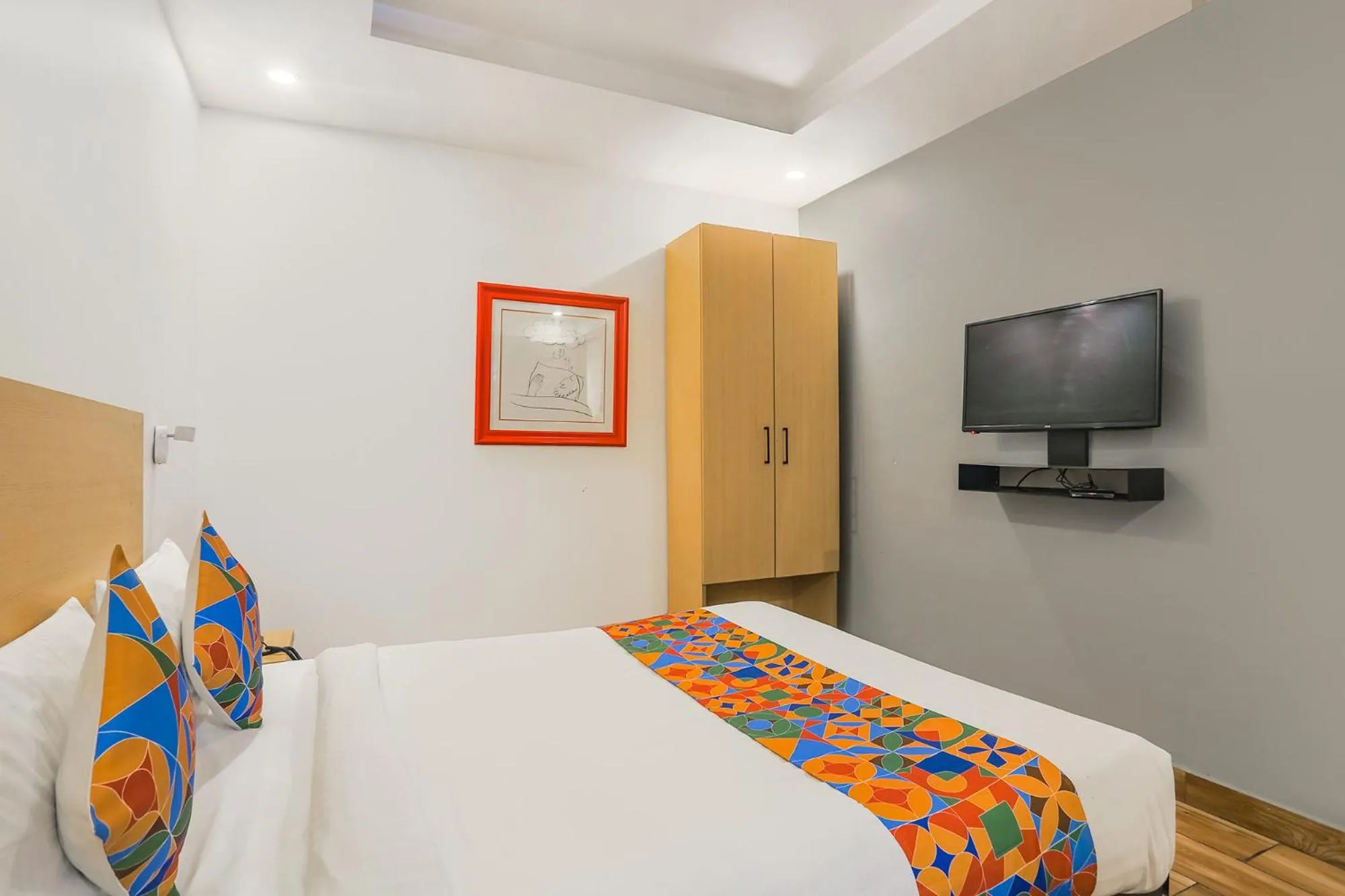 Communal lounge/ TV room, Bed in FabExpress PP Residency