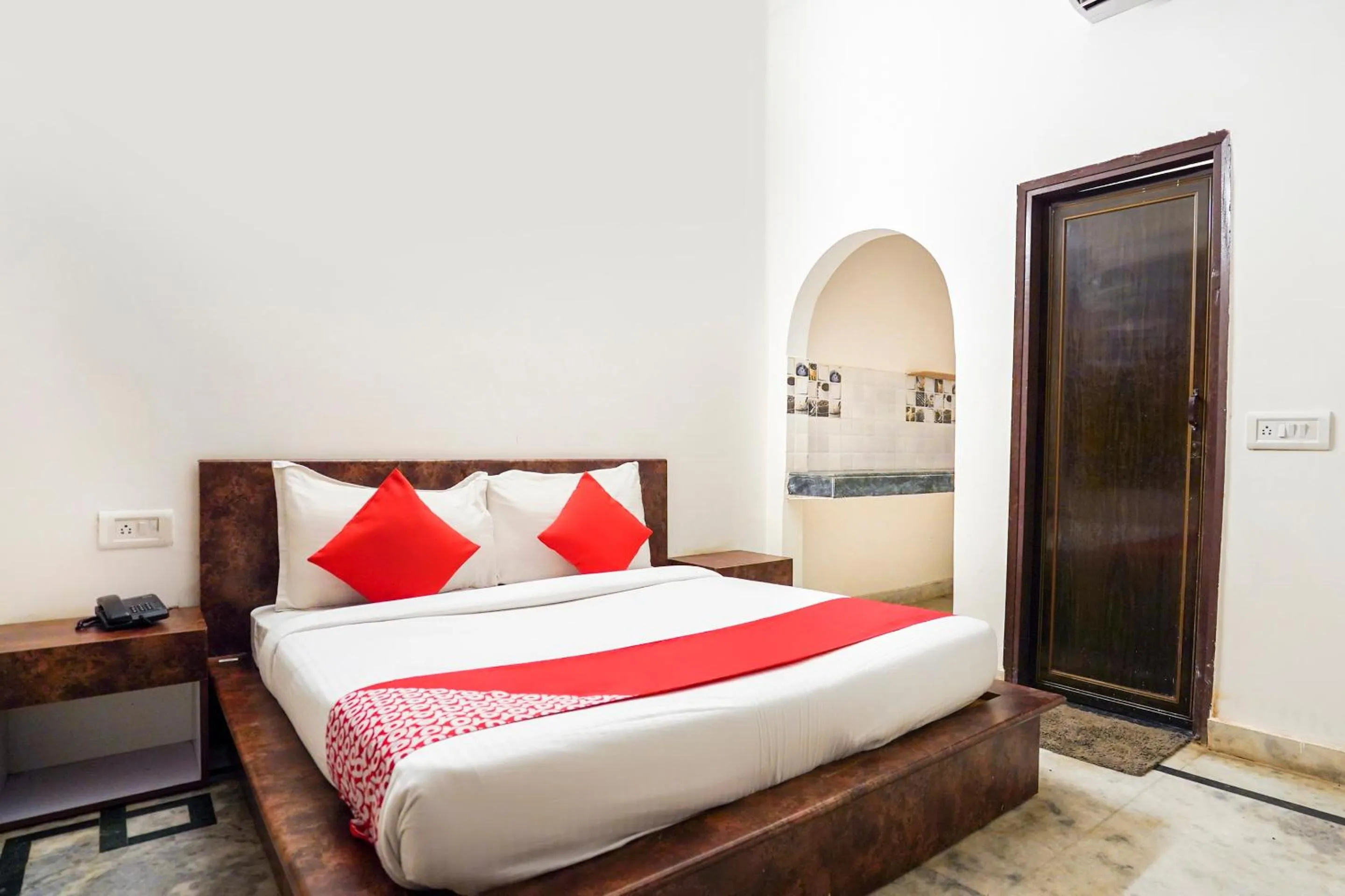 Bedroom, Bed in Hotel O Ratiram Palace BY Wamson