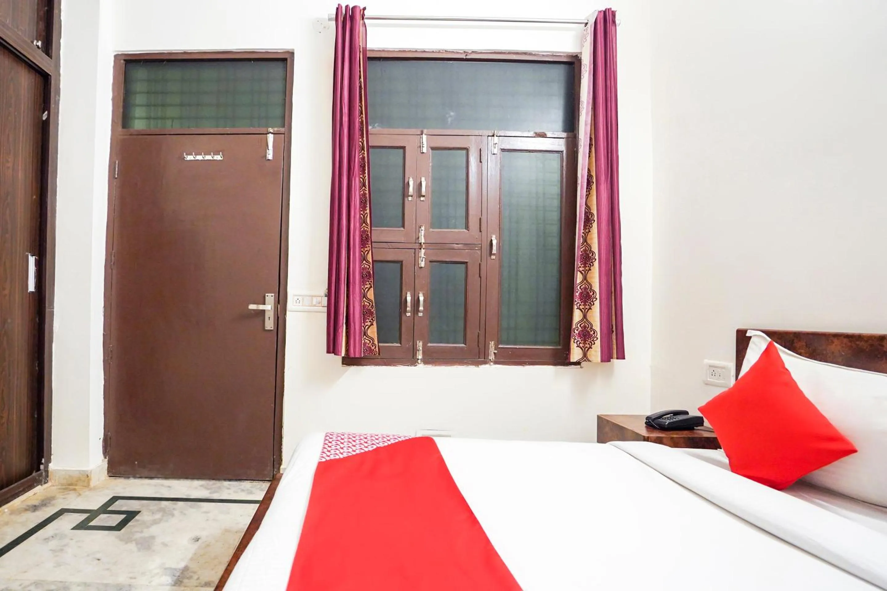 Bedroom, Bed in Hotel O Ratiram Palace BY Wamson