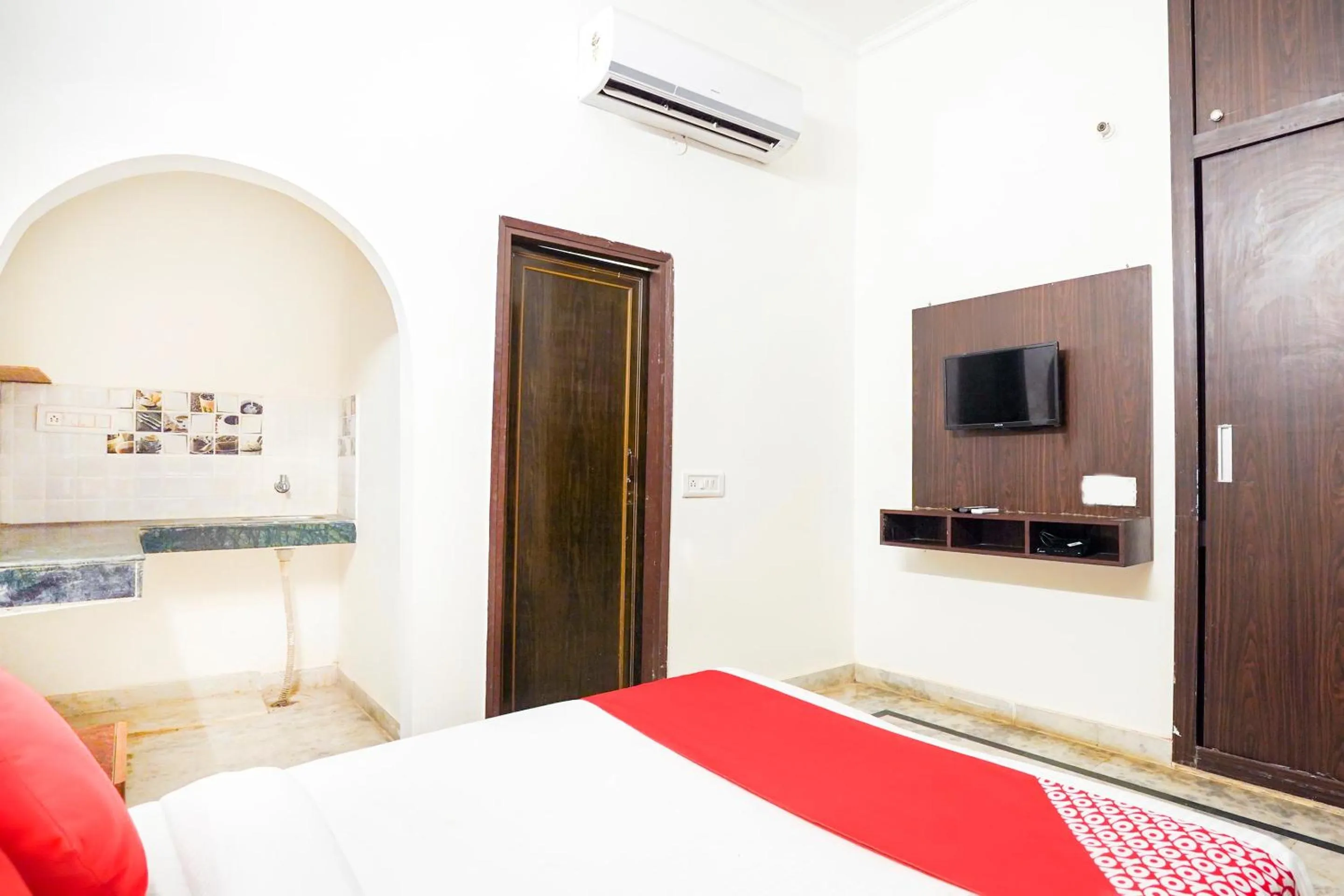 Bedroom, Bed in Hotel O Ratiram Palace BY Wamson