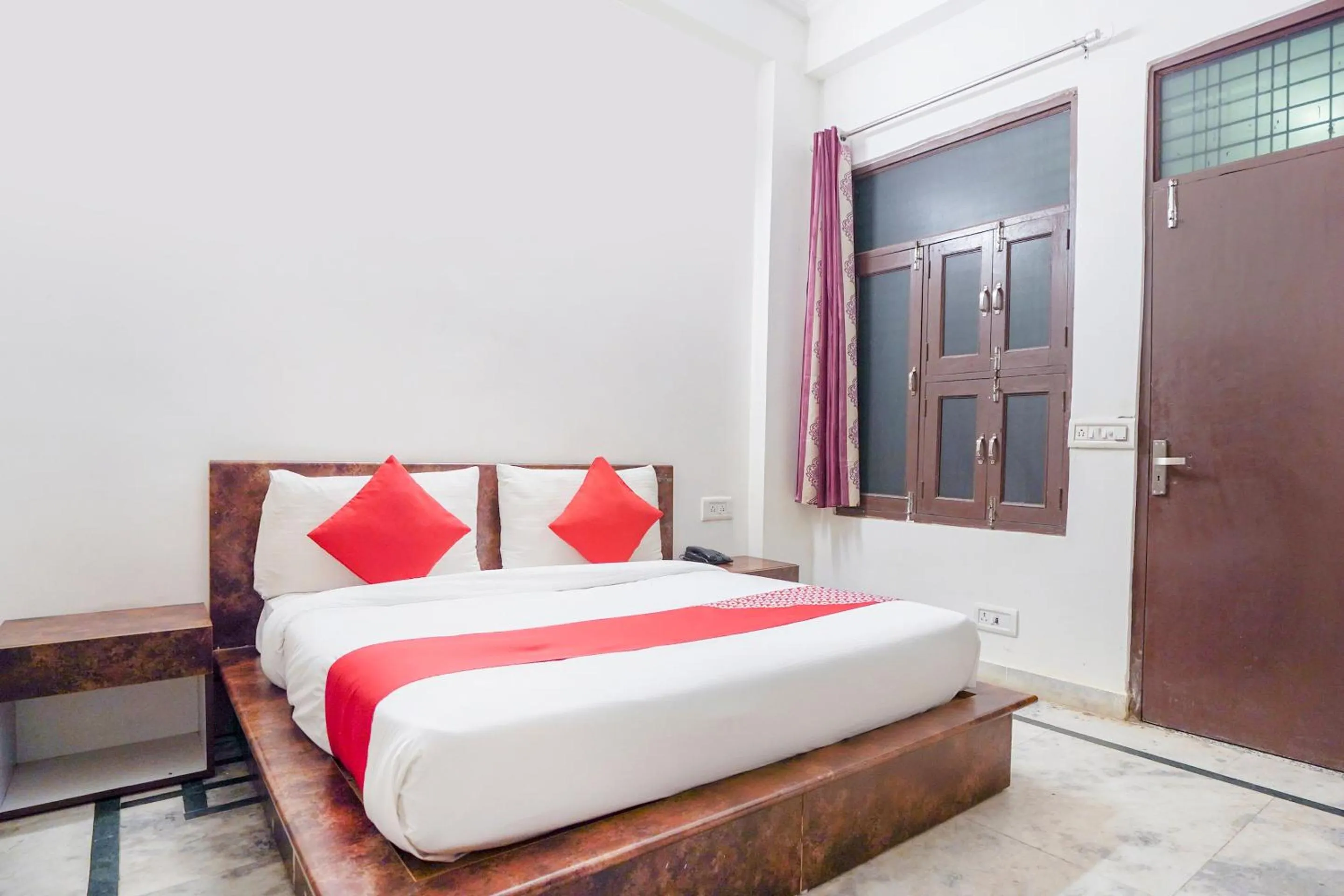 Bedroom, Bed in Hotel O Ratiram Palace BY Wamson