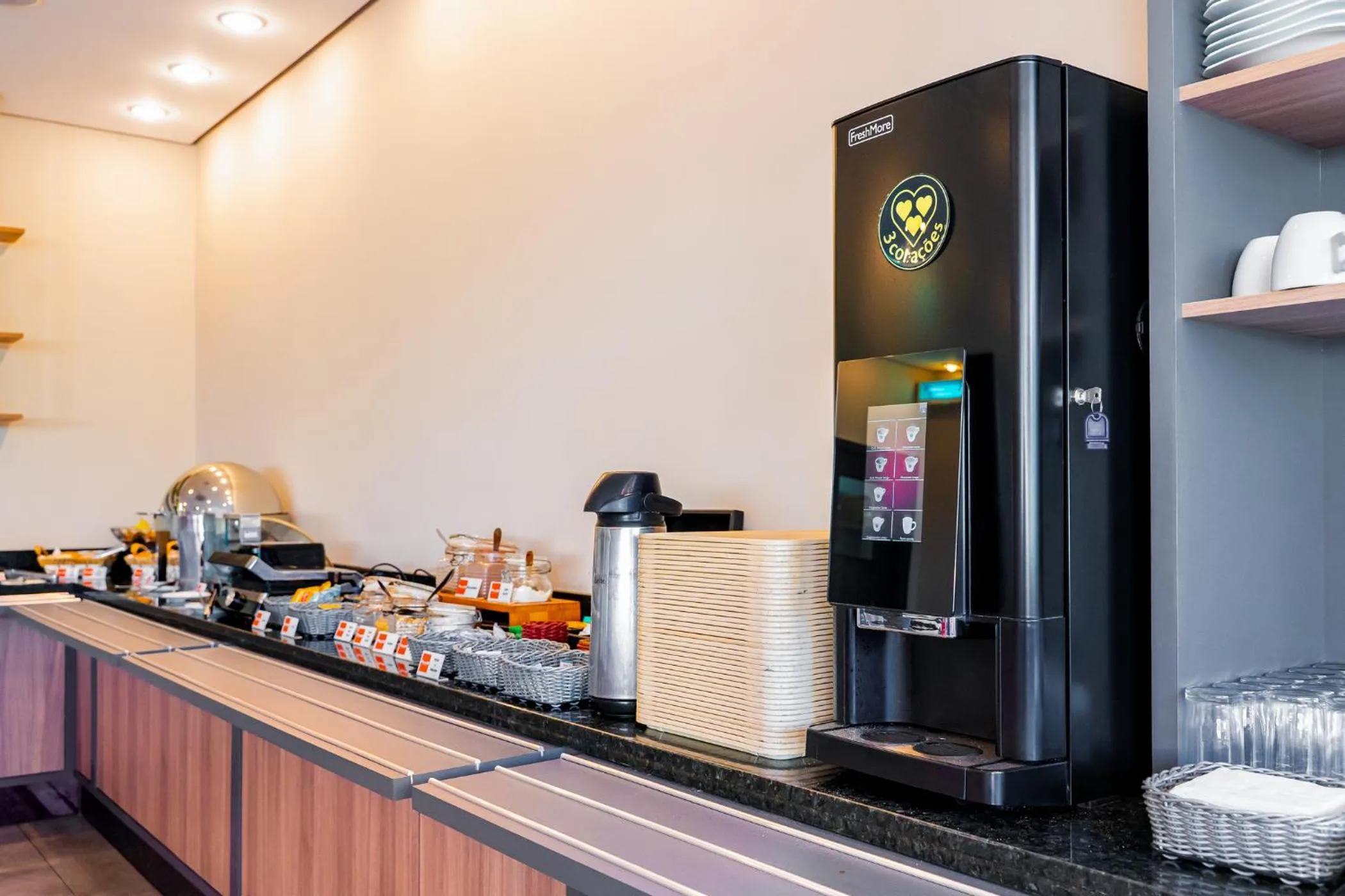 Coffee/tea facilities in HUS HOTEL Dourados