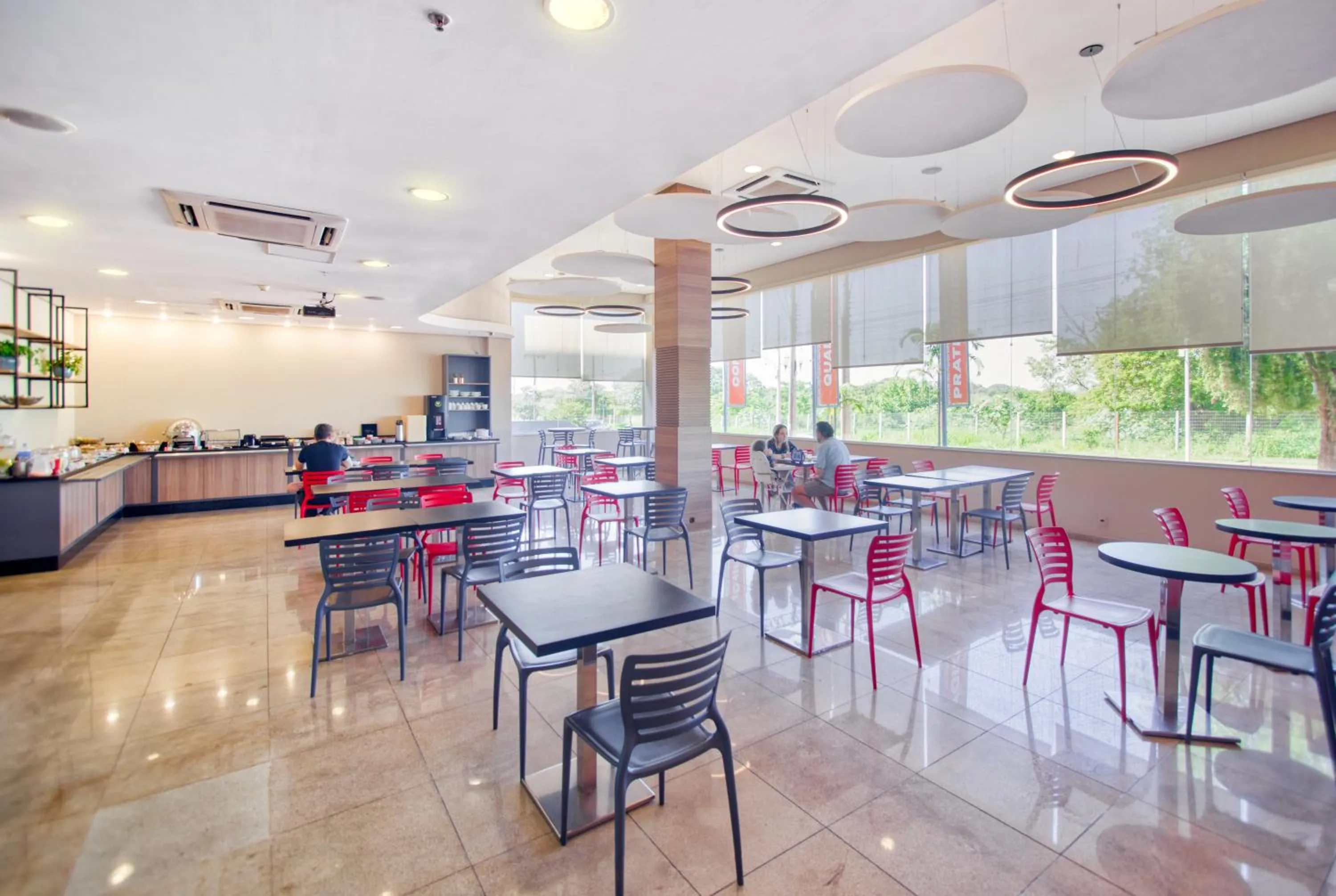 Restaurant/places to eat in HUS HOTEL Dourados