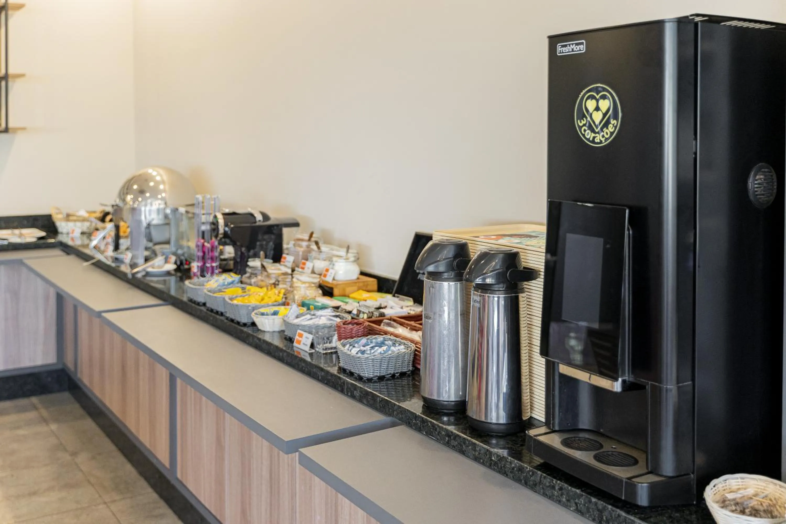 Coffee/tea facilities in HUS HOTEL Dourados