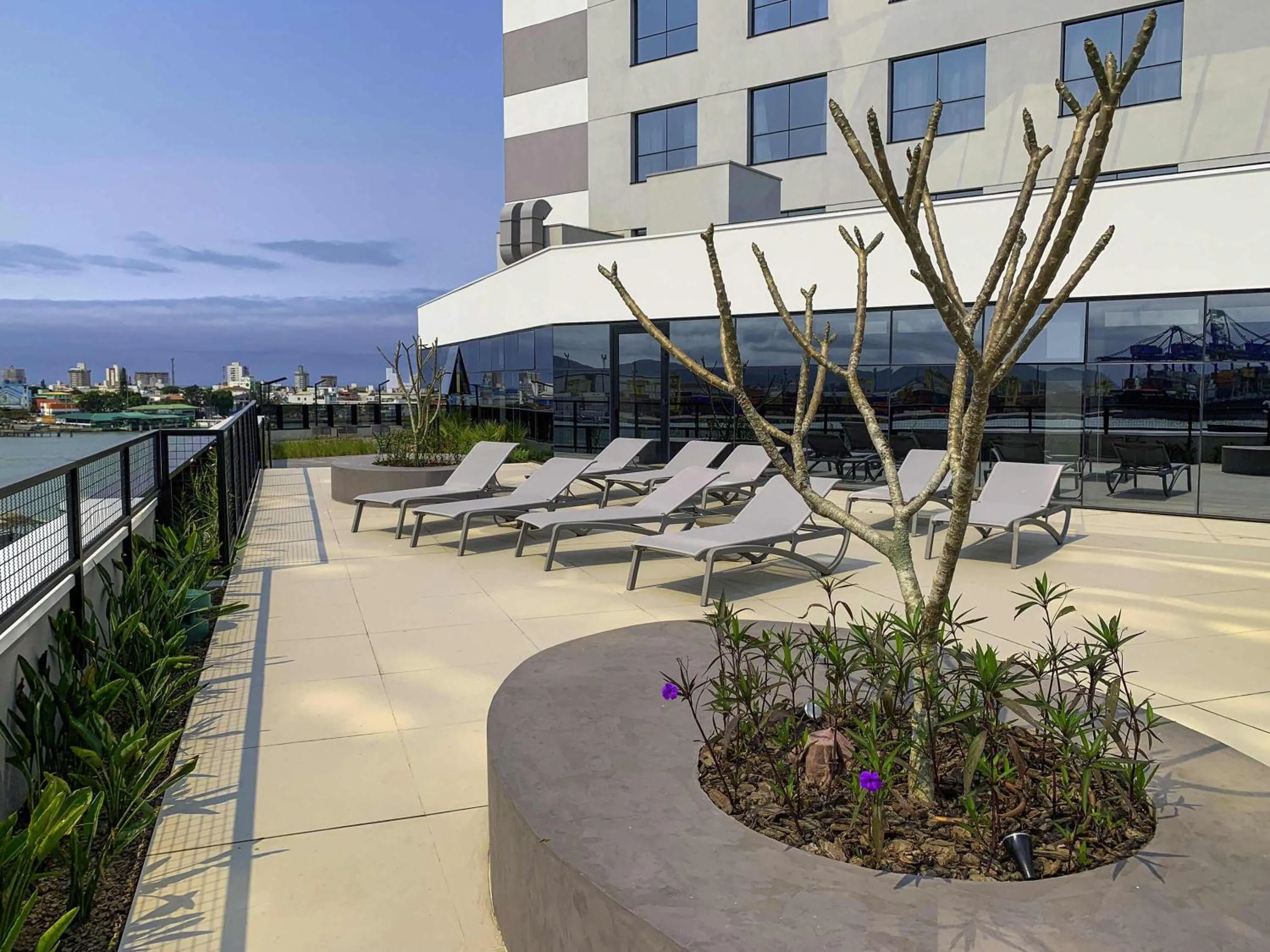 Property building in Mercure Itajai Navegantes