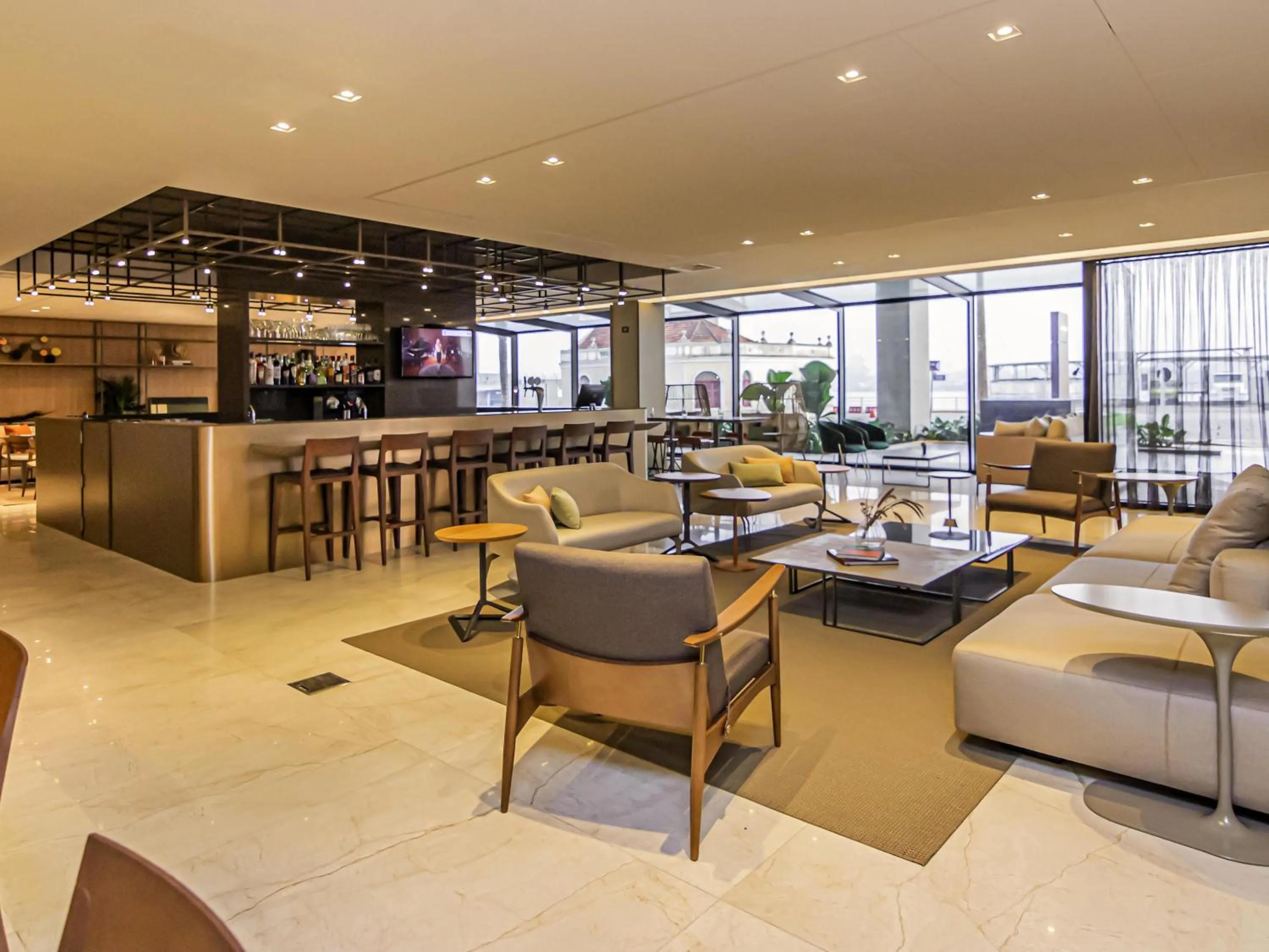 Lounge or bar in Mercure Itajai Navegantes