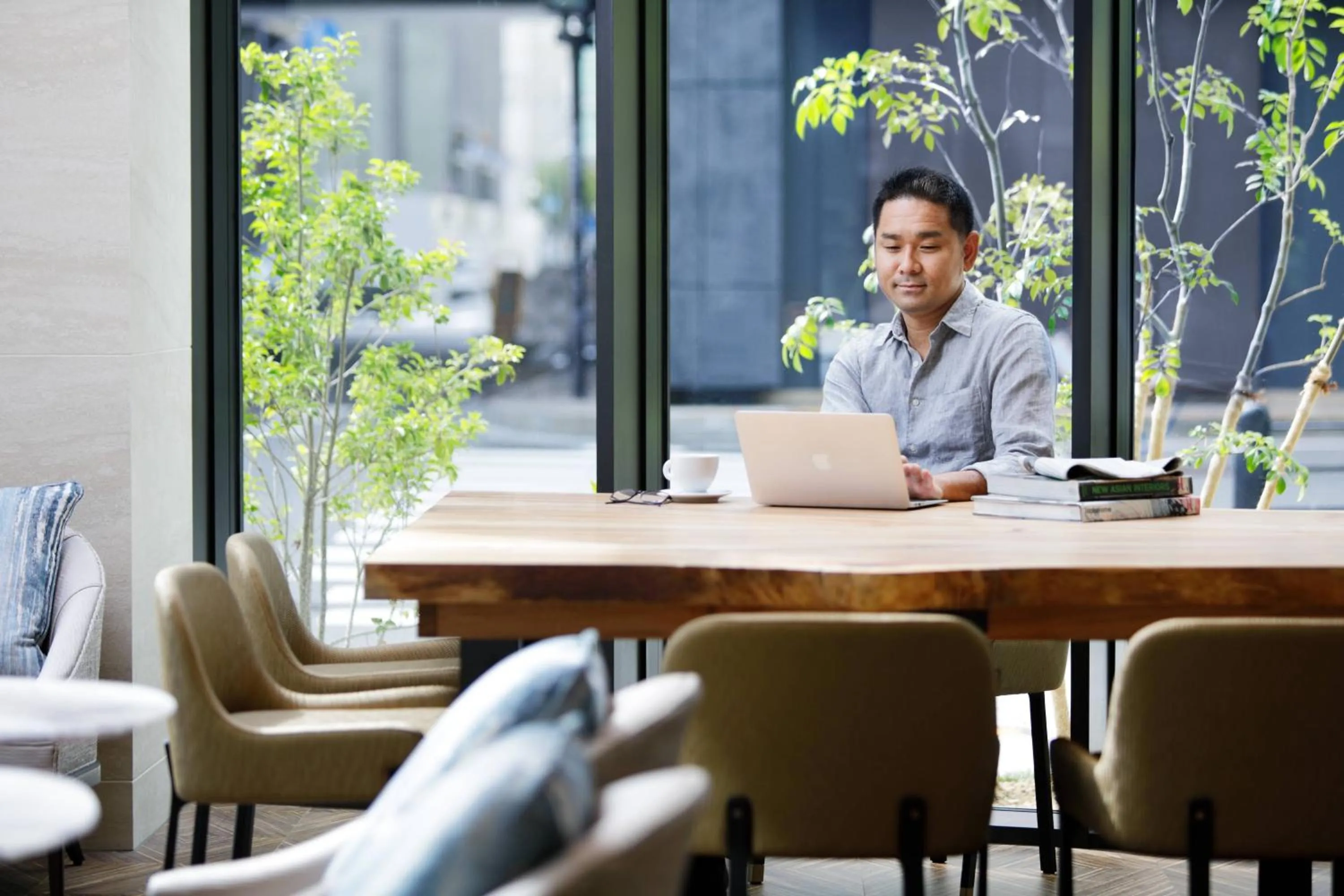 Lounge or bar in Courtyard by Marriott Osaka Honmachi