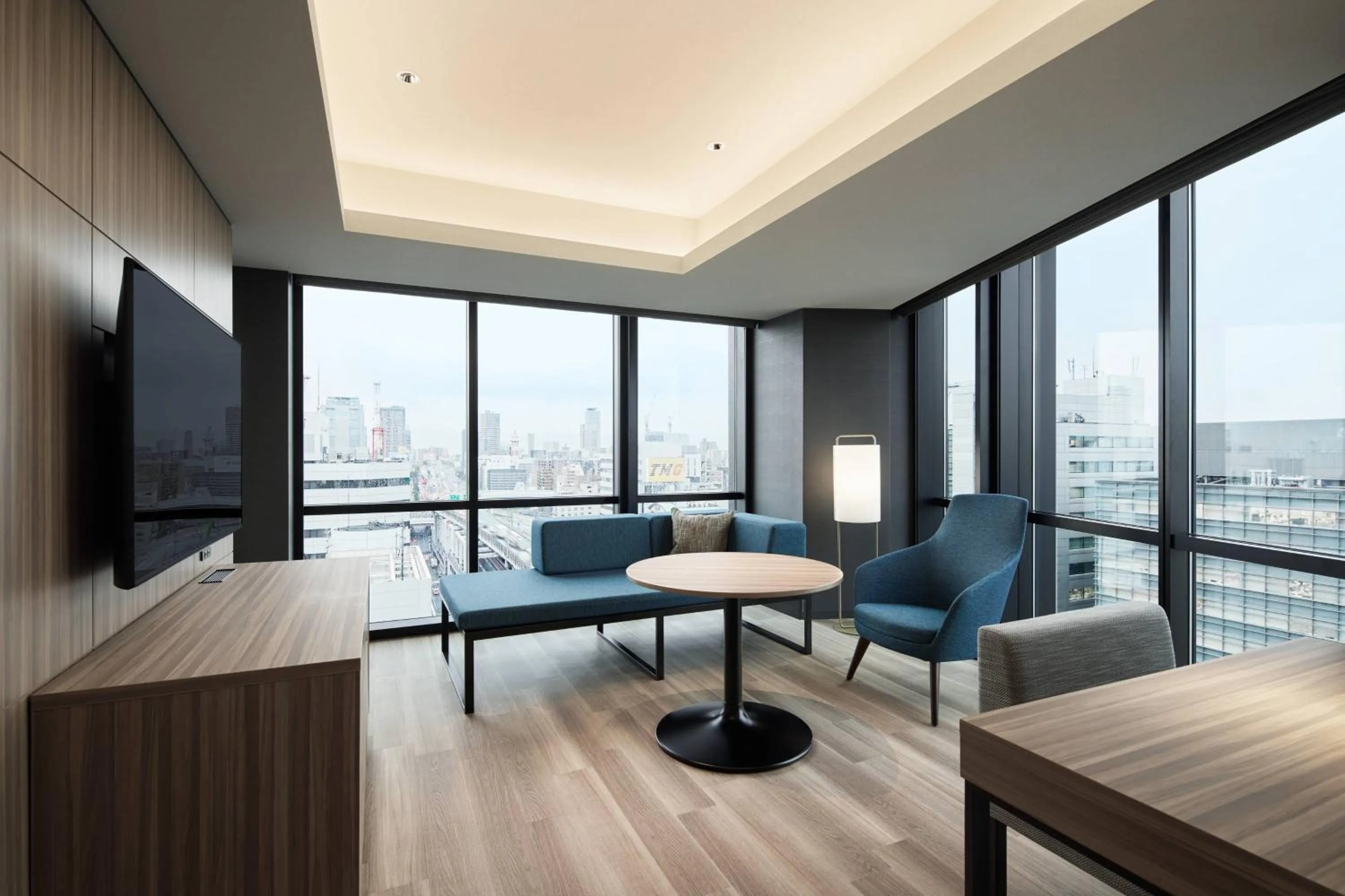 Living room in Courtyard by Marriott Osaka Honmachi