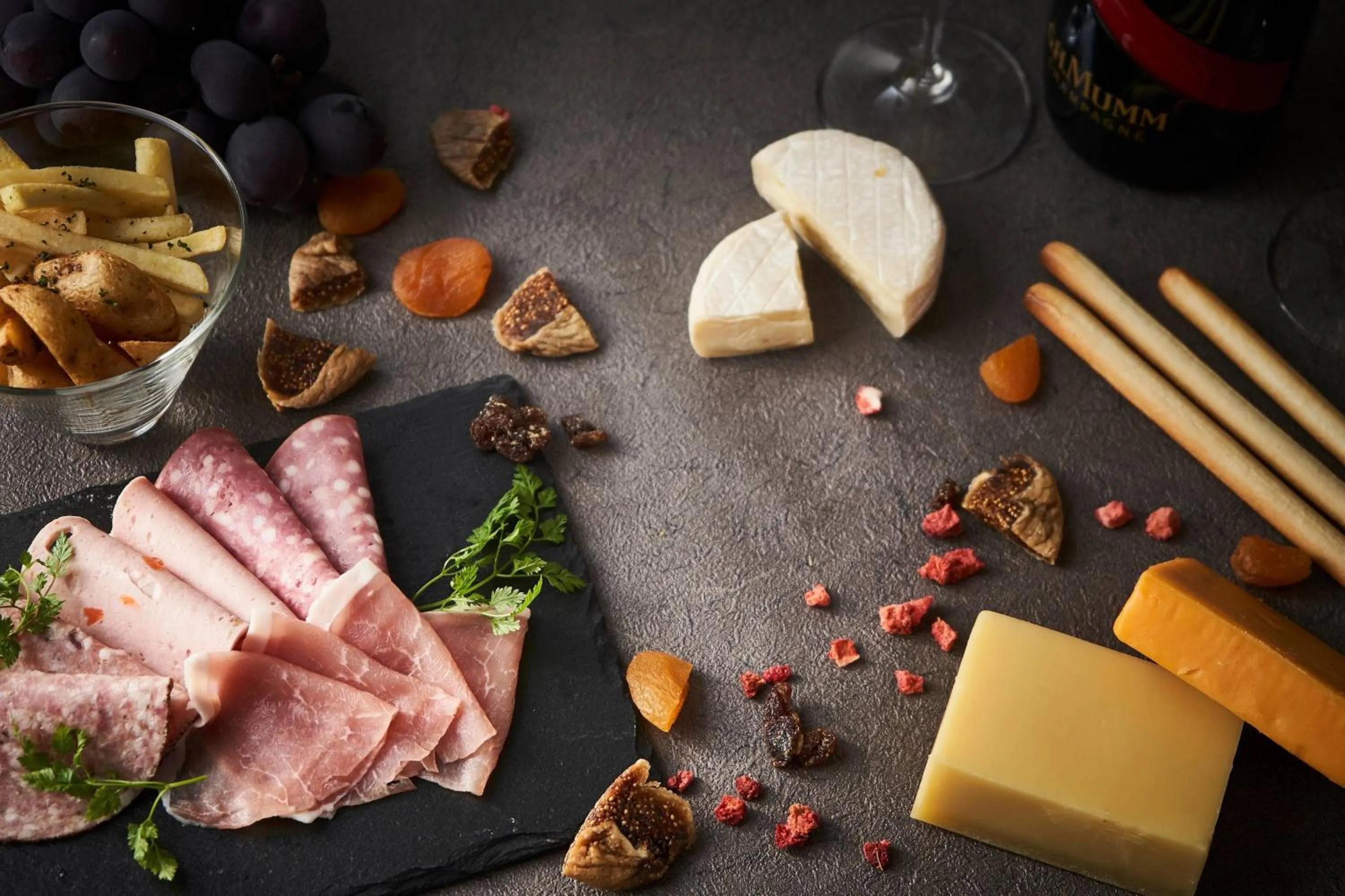 Lounge or bar in Courtyard by Marriott Osaka Honmachi