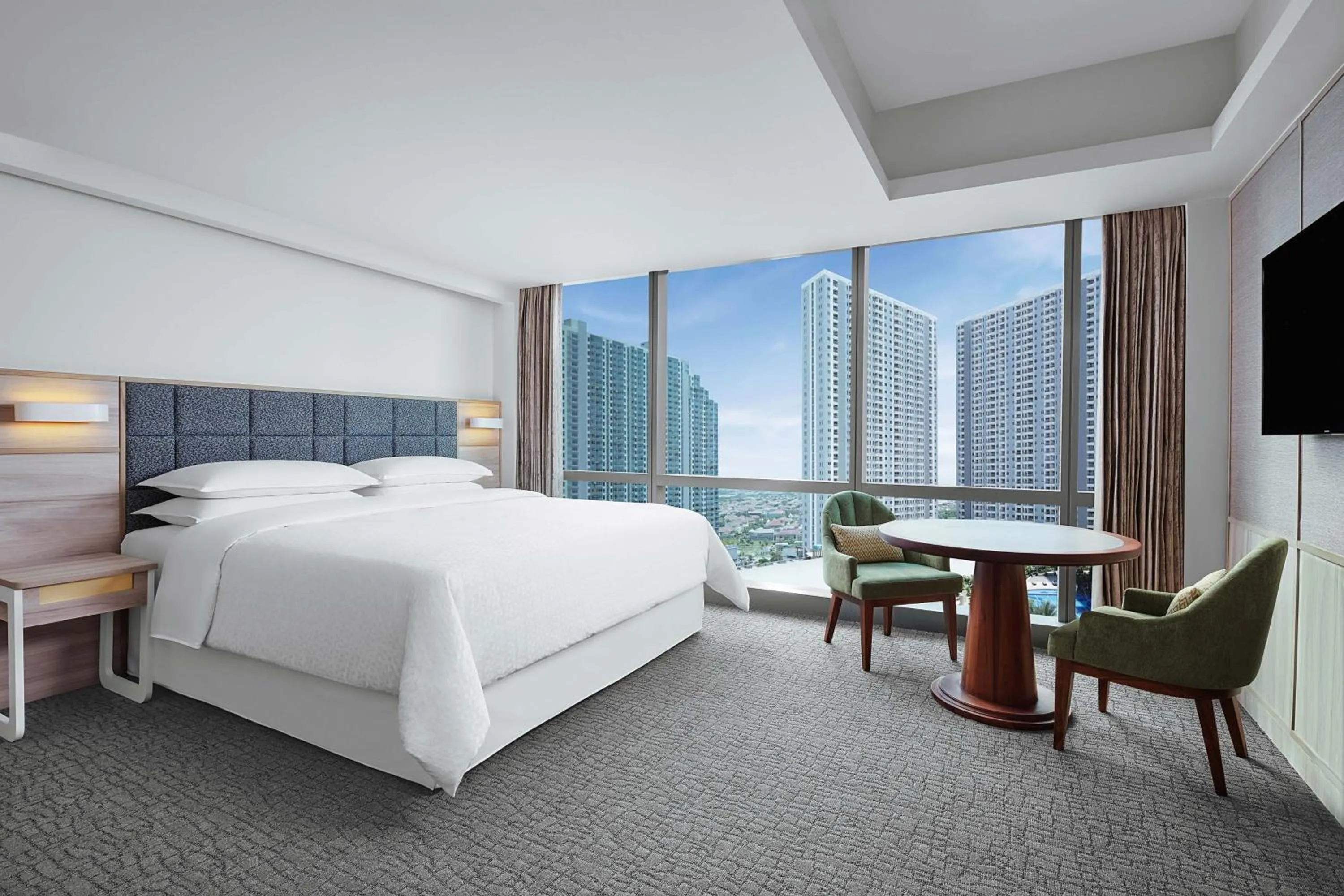 Bedroom, Bed in Four Points by Sheraton Surabaya, Pakuwon Indah