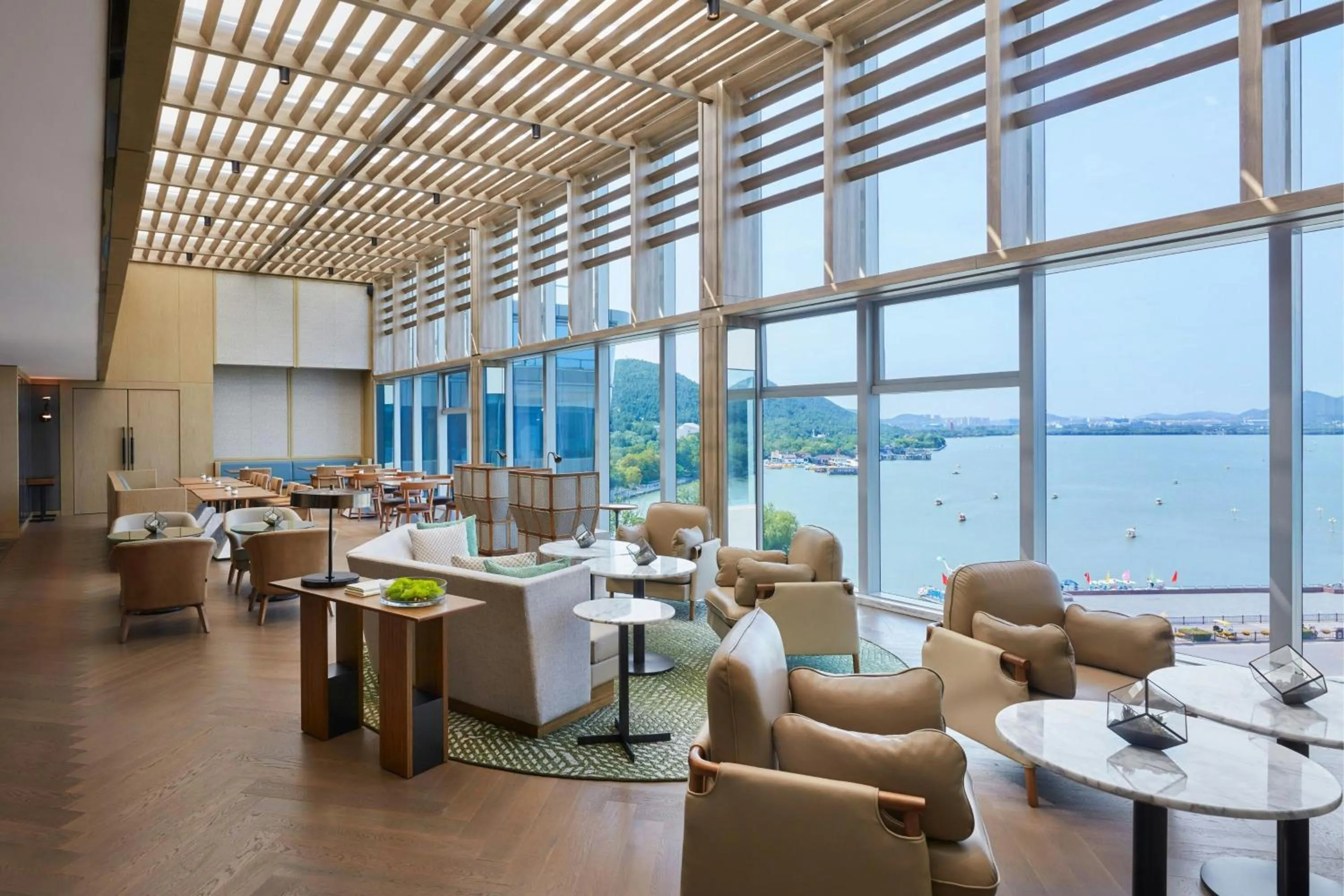 Lounge or bar in Xuzhou Marriott Hotel Lakeview