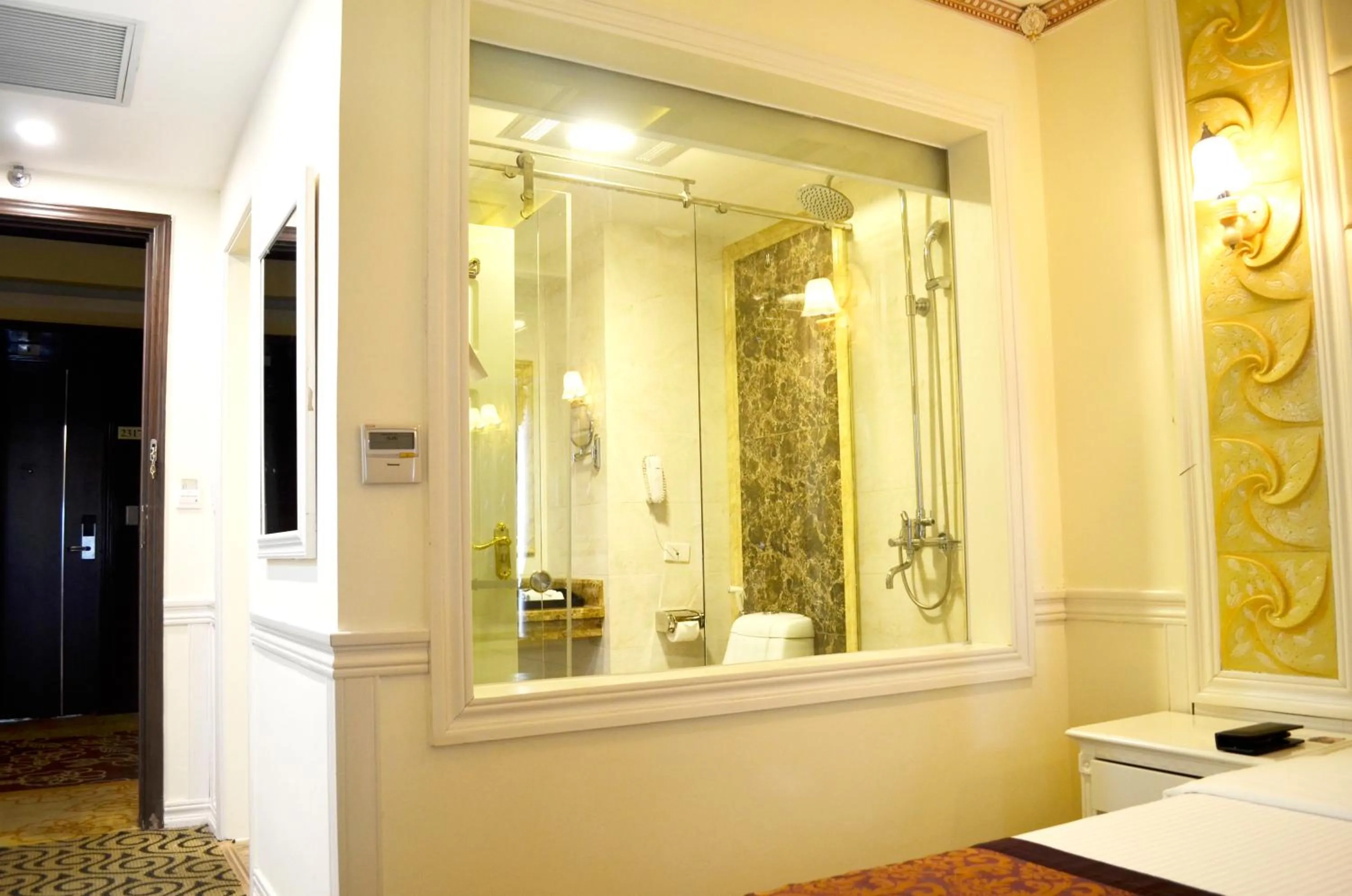 Shower in Muong Thanh Luxury Song Lam Hotel