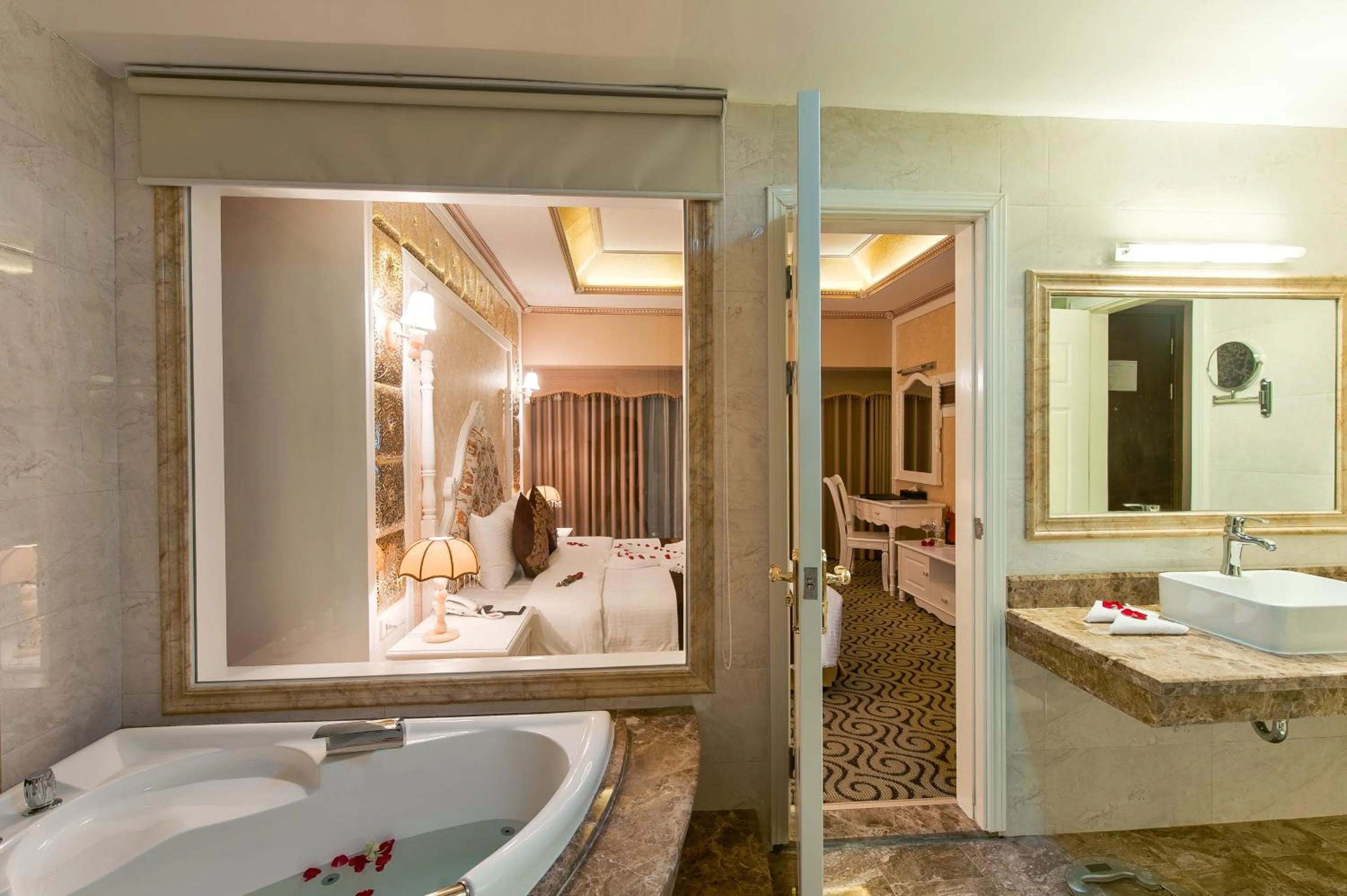Bathroom in Muong Thanh Luxury Song Lam Hotel