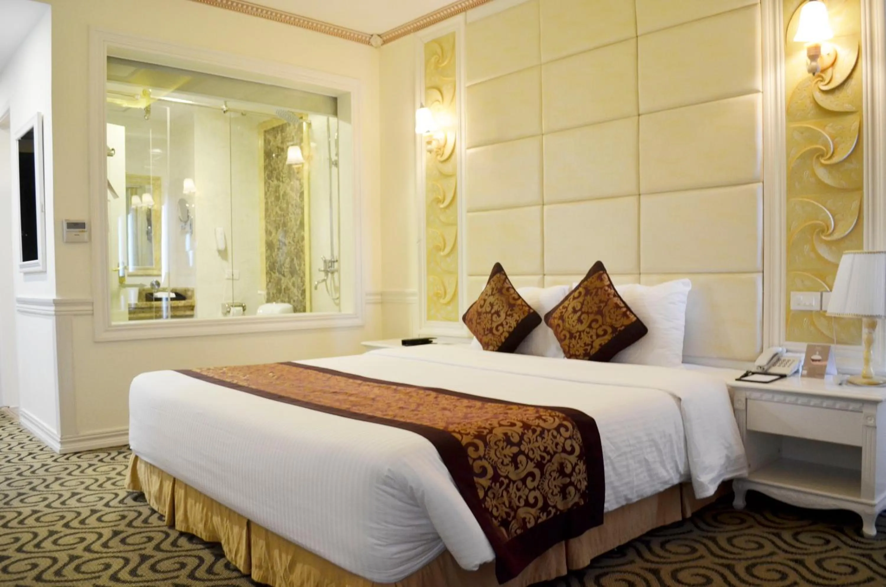Bed in Muong Thanh Luxury Song Lam Hotel