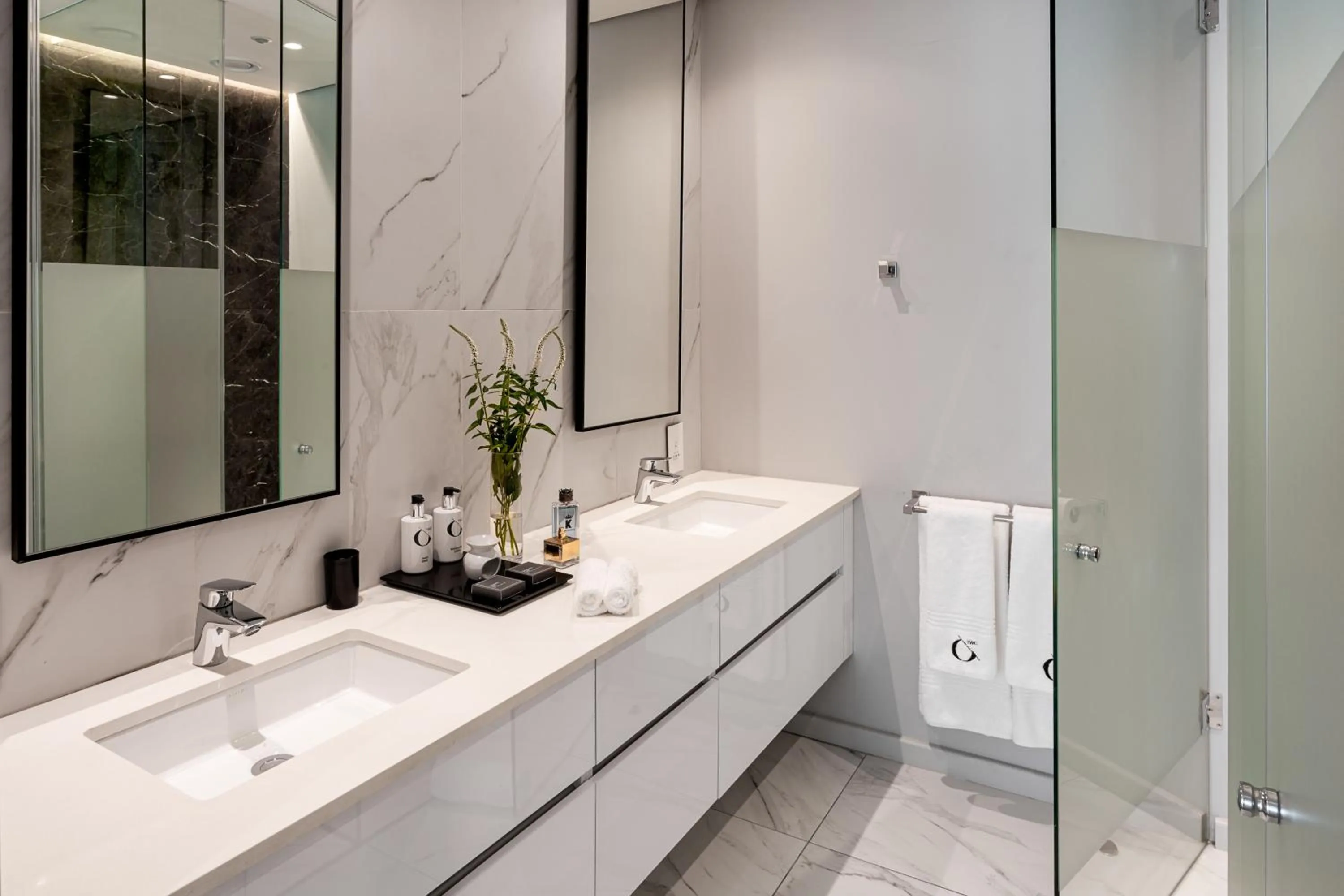 Shower in O' Two Hotel