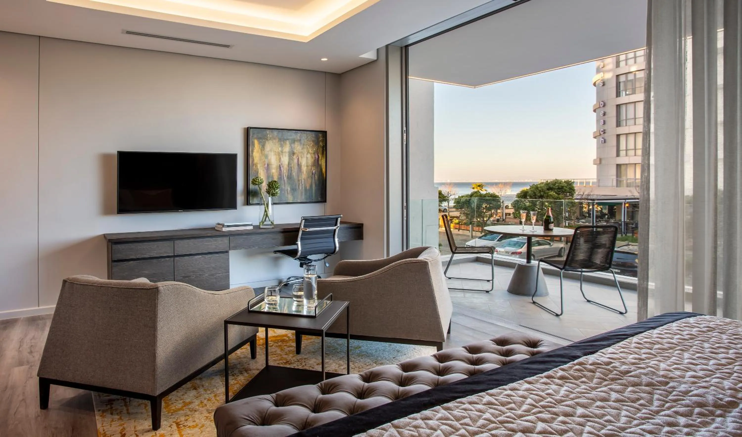 Communal lounge/ TV room in O' Two Hotel