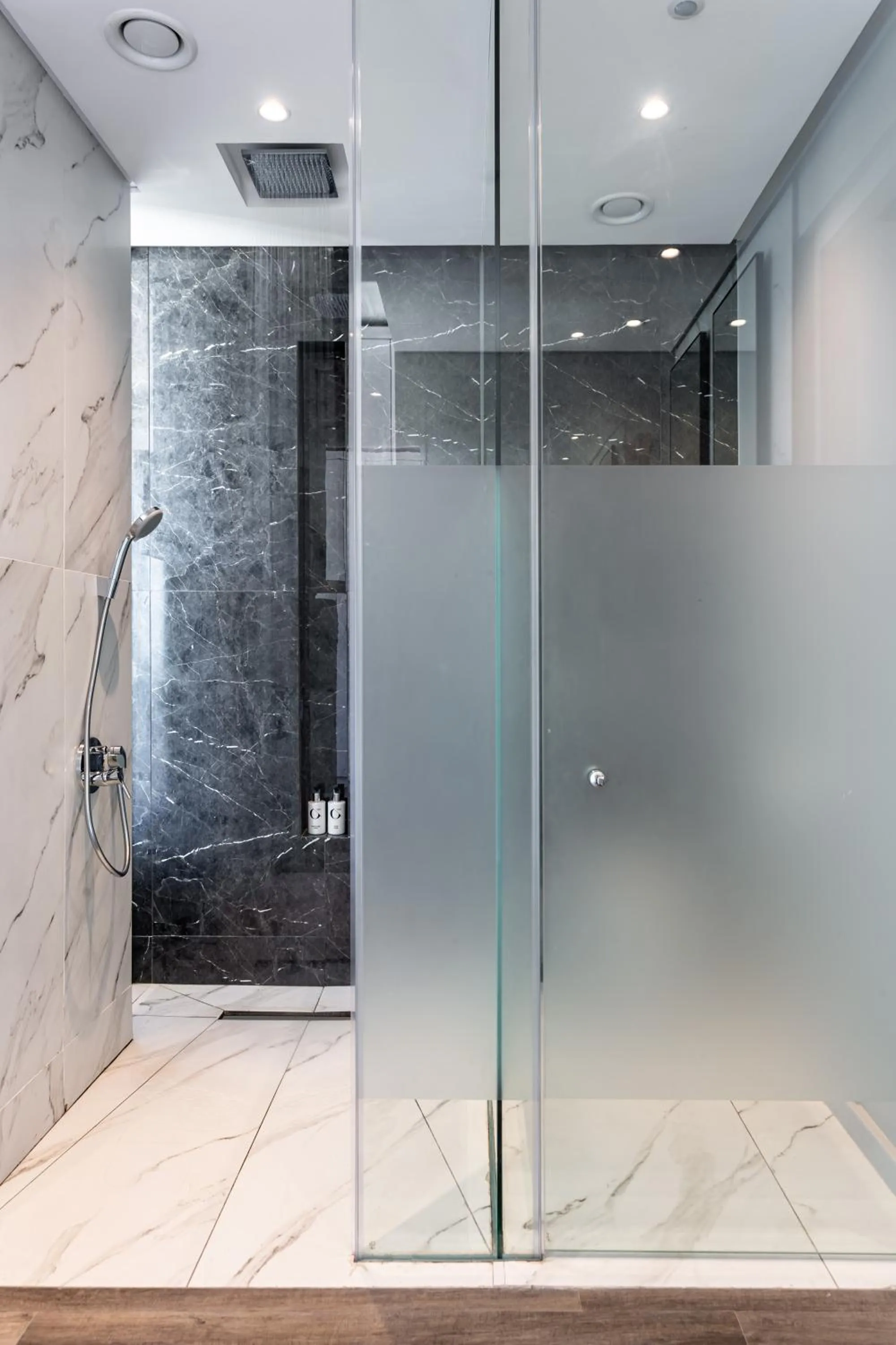 Shower in O' Two Hotel