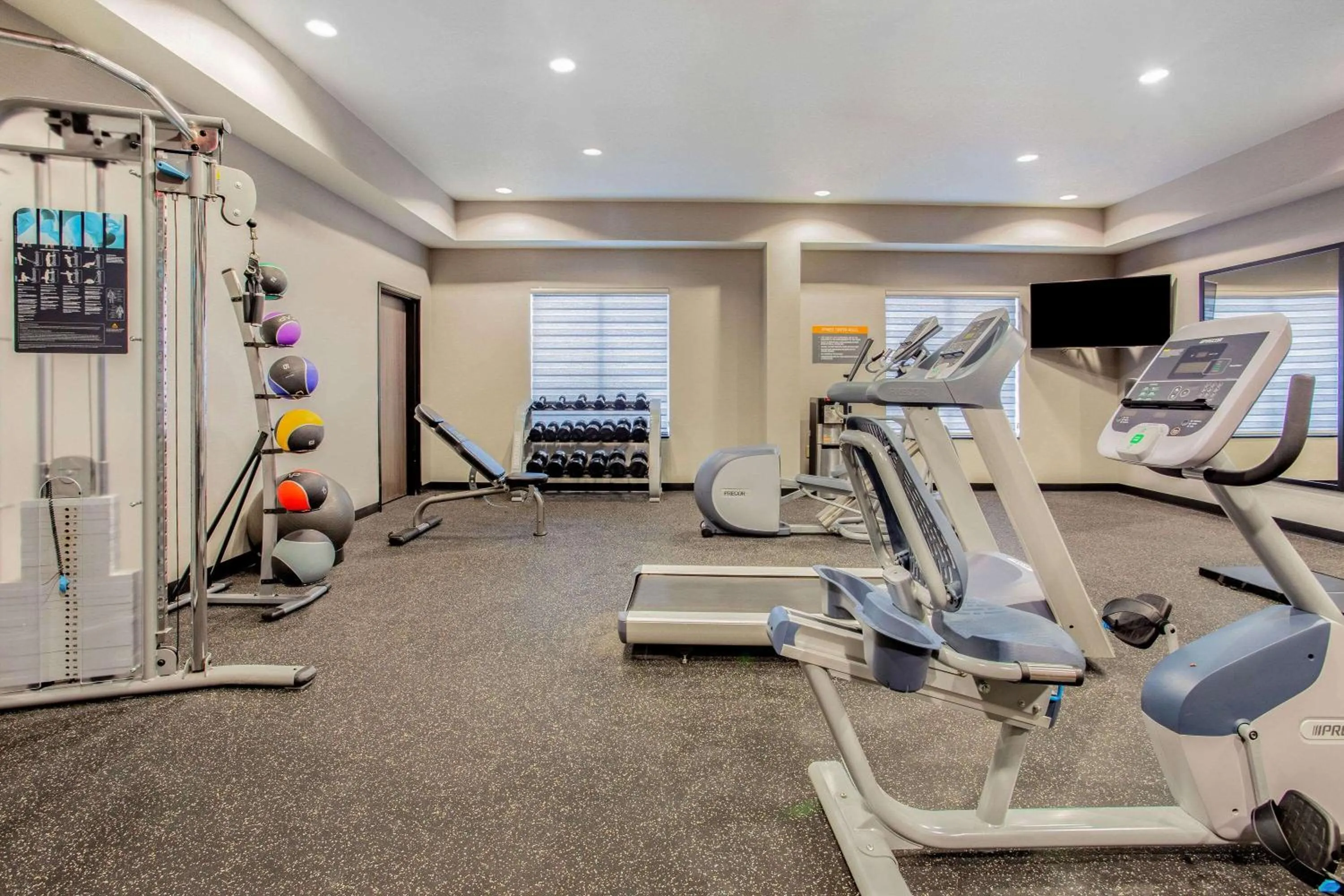Fitness centre/facilities in La Quinta Inn & Suites by Wyndham Northlake Ft. Worth