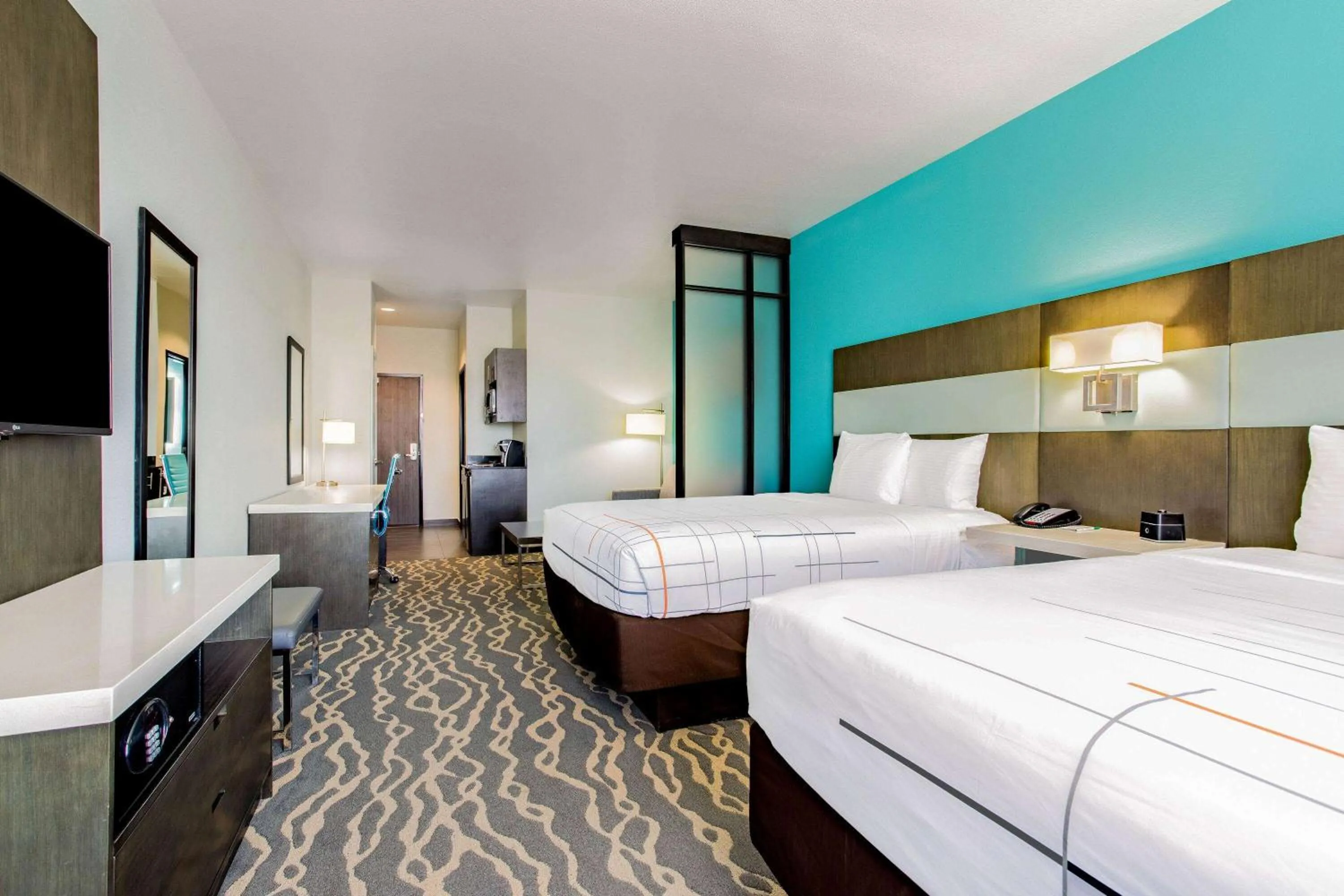 Photo of the whole room, Bed in La Quinta Inn & Suites by Wyndham Northlake Ft. Worth