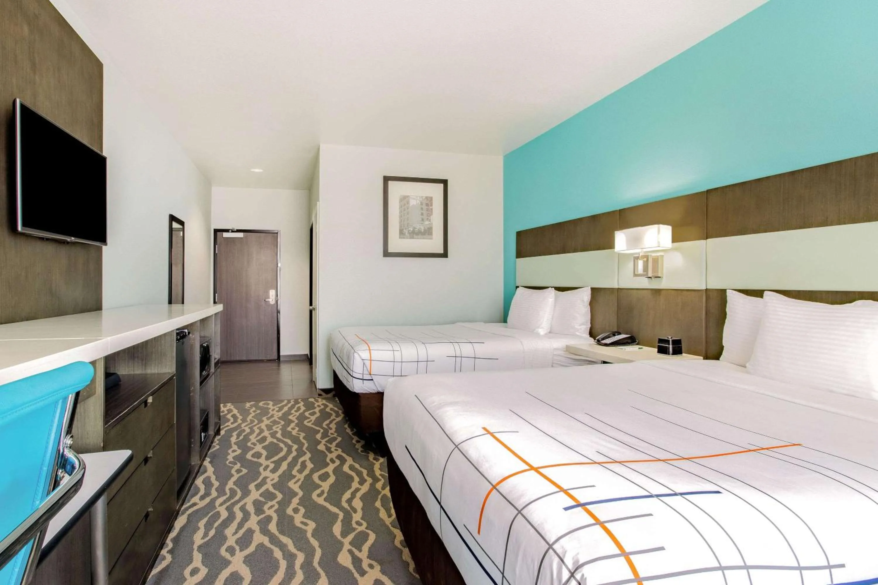 Photo of the whole room, Bed in La Quinta Inn & Suites by Wyndham Northlake Ft. Worth
