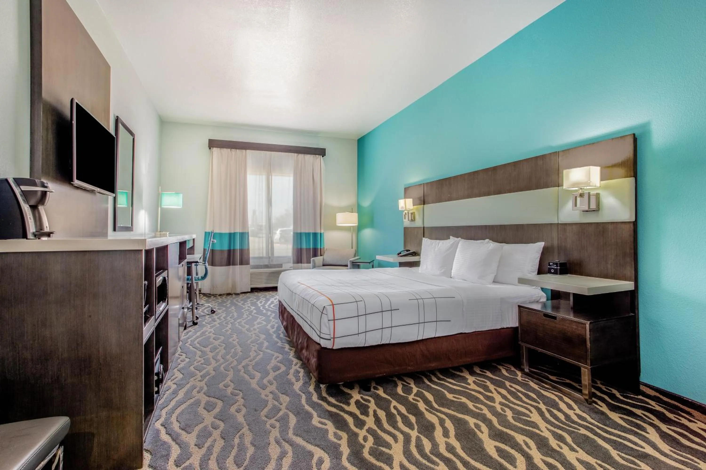 Photo of the whole room, Bed in La Quinta Inn & Suites by Wyndham Northlake Ft. Worth
