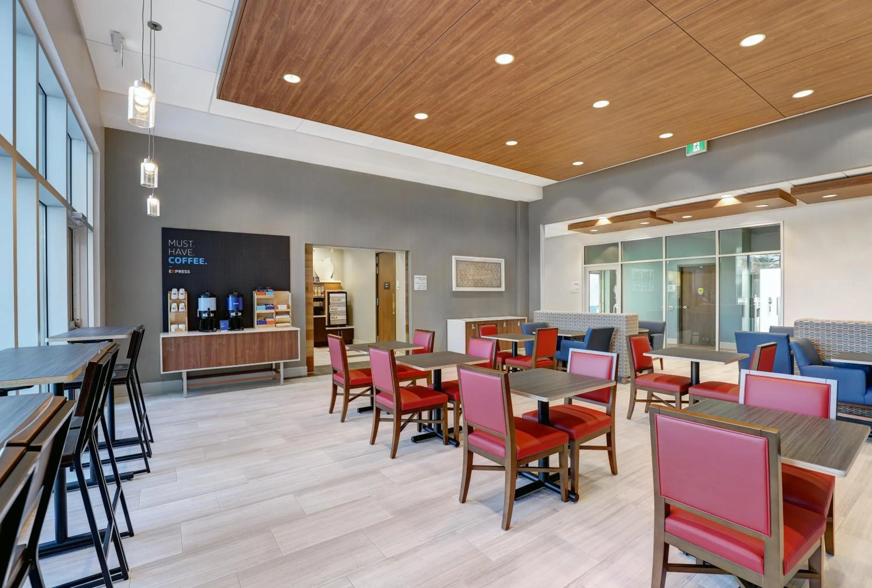 Breakfast in Holiday Inn Express - Kingston West by IHG