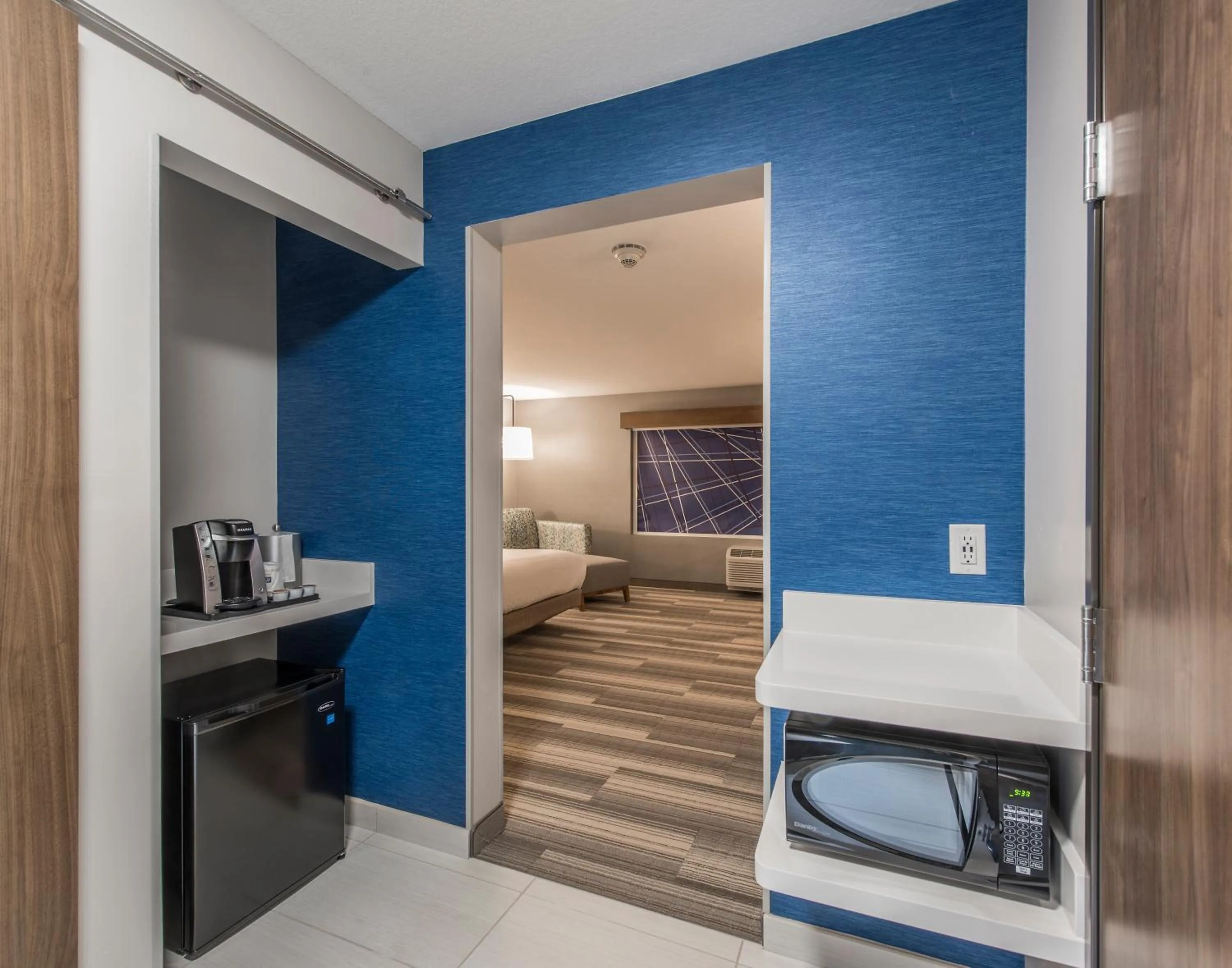 Photo of the whole room, Bed in Holiday Inn Express & Suites - Phoenix North - Happy Valley by IHG
