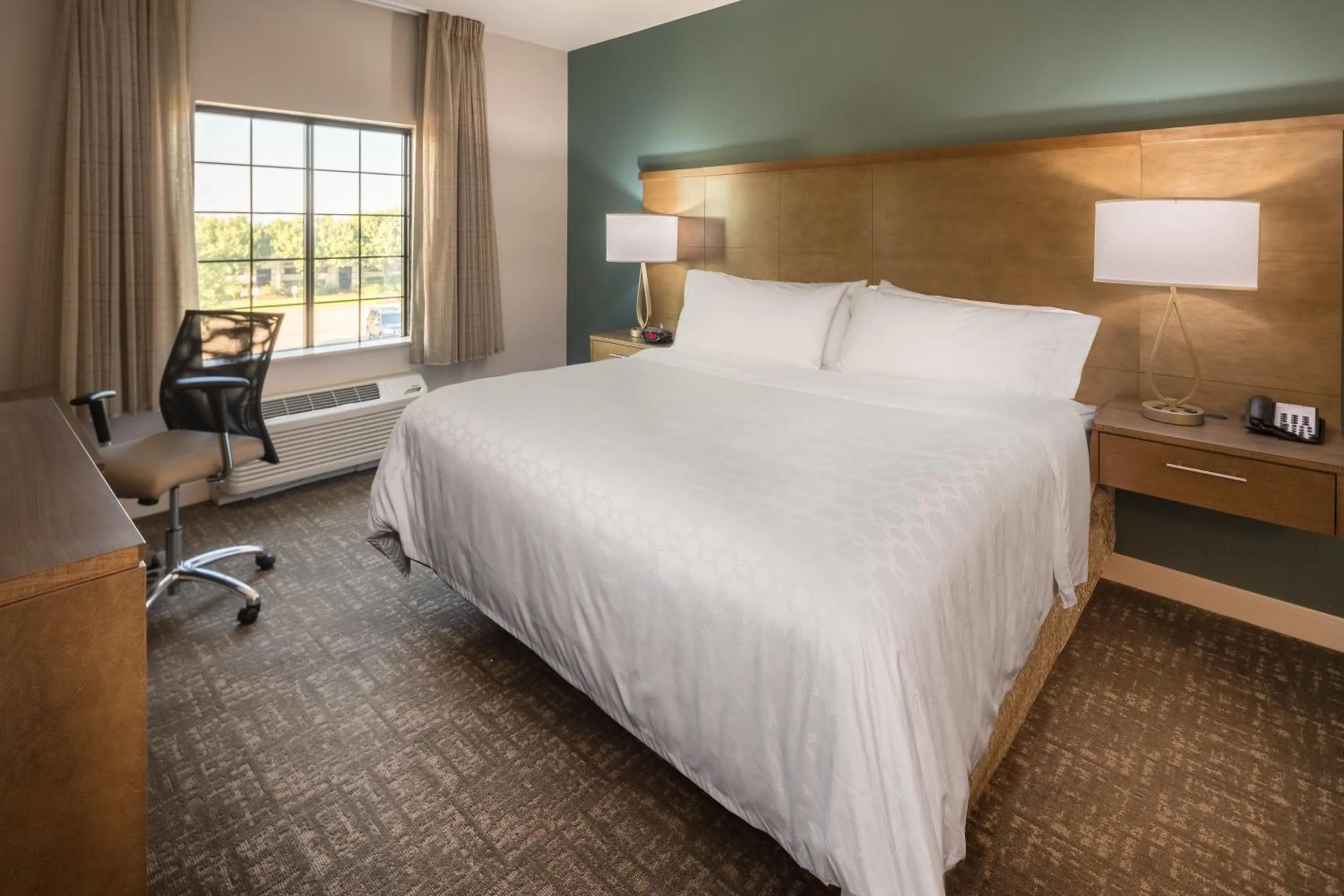 Photo of the whole room, Bed in Staybridge Suites Florence - Cincinnati South by IHG