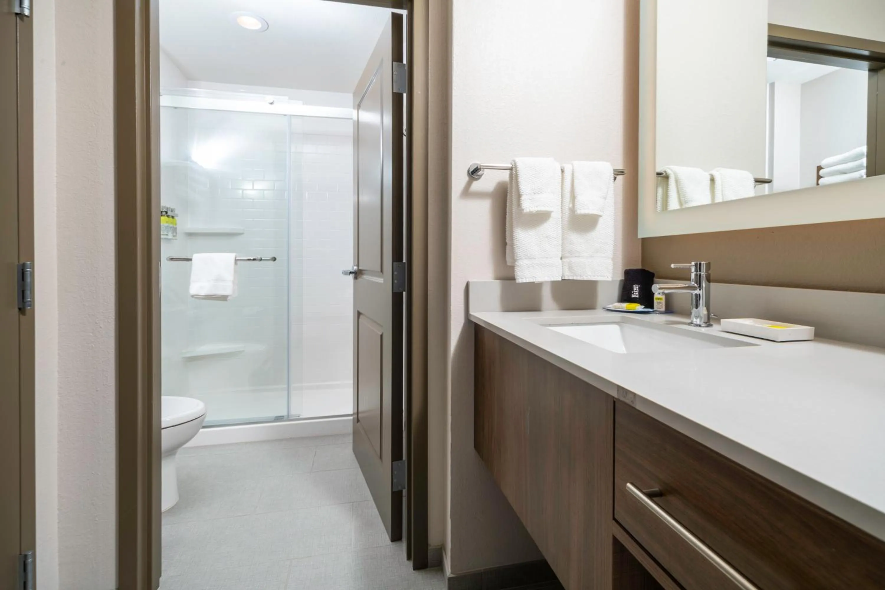 Bathroom in Staybridge Suites Florence - Cincinnati South by IHG