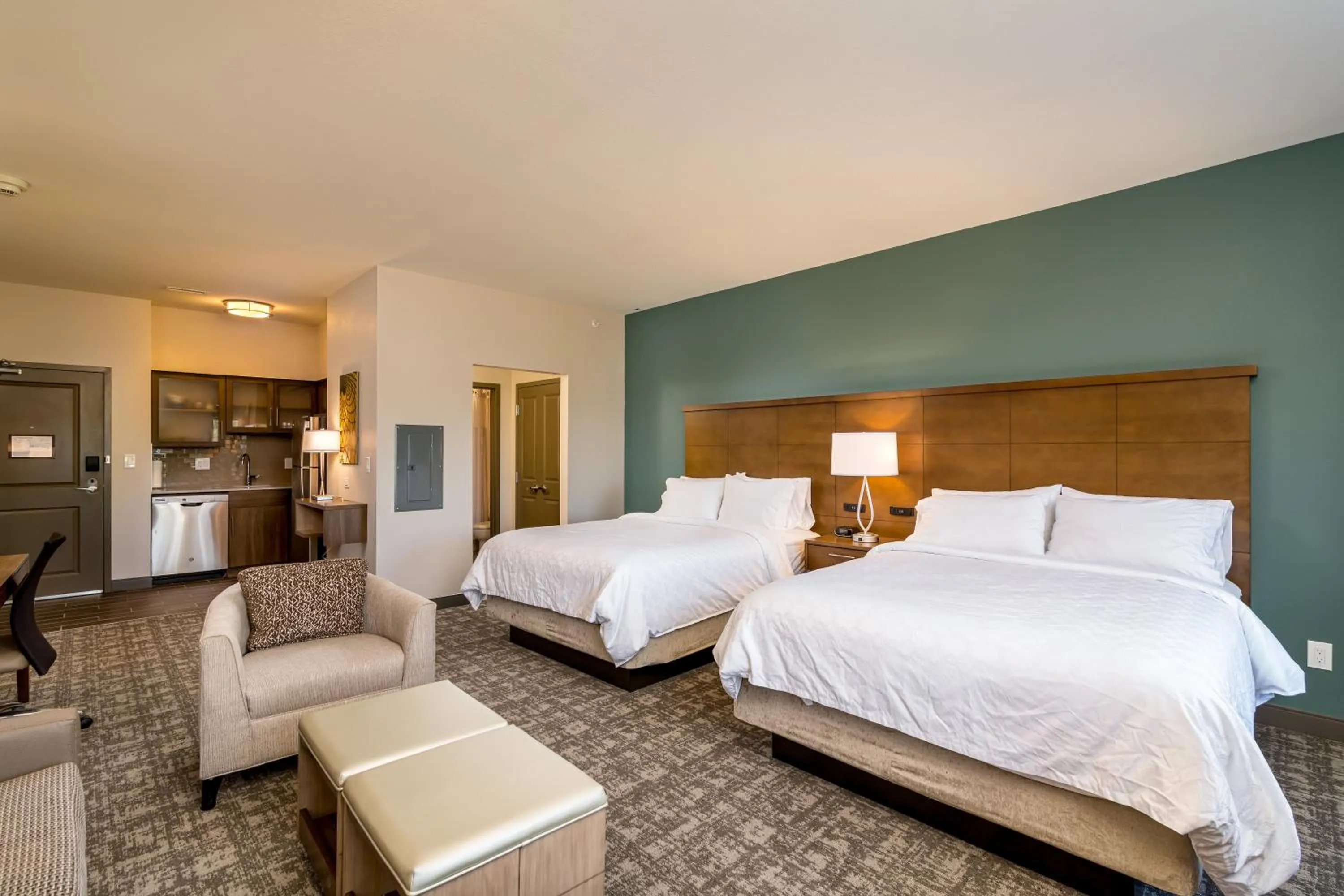 Photo of the whole room, Bed in Staybridge Suites Florence - Cincinnati South by IHG
