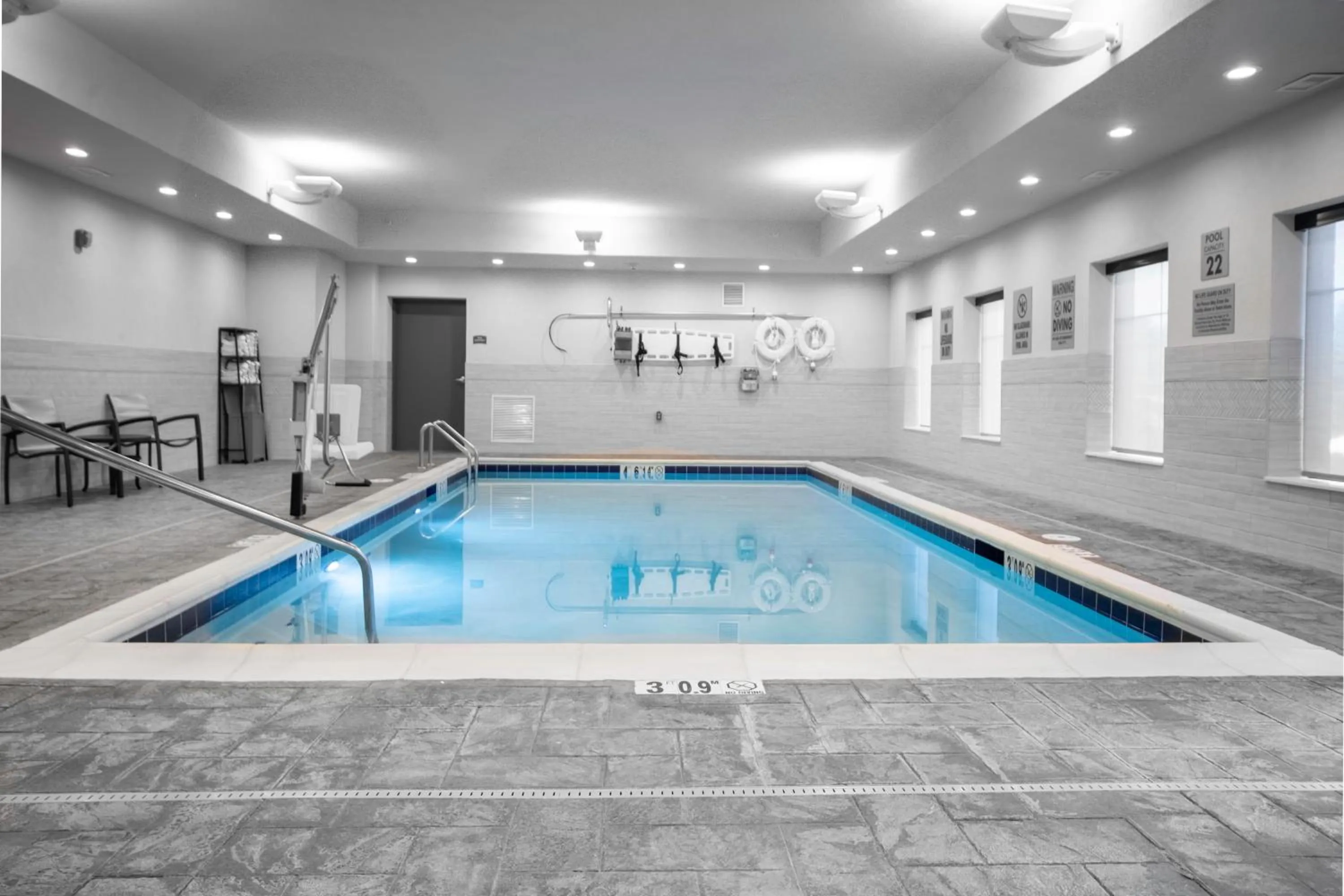 Swimming pool in Staybridge Suites Florence - Cincinnati South by IHG