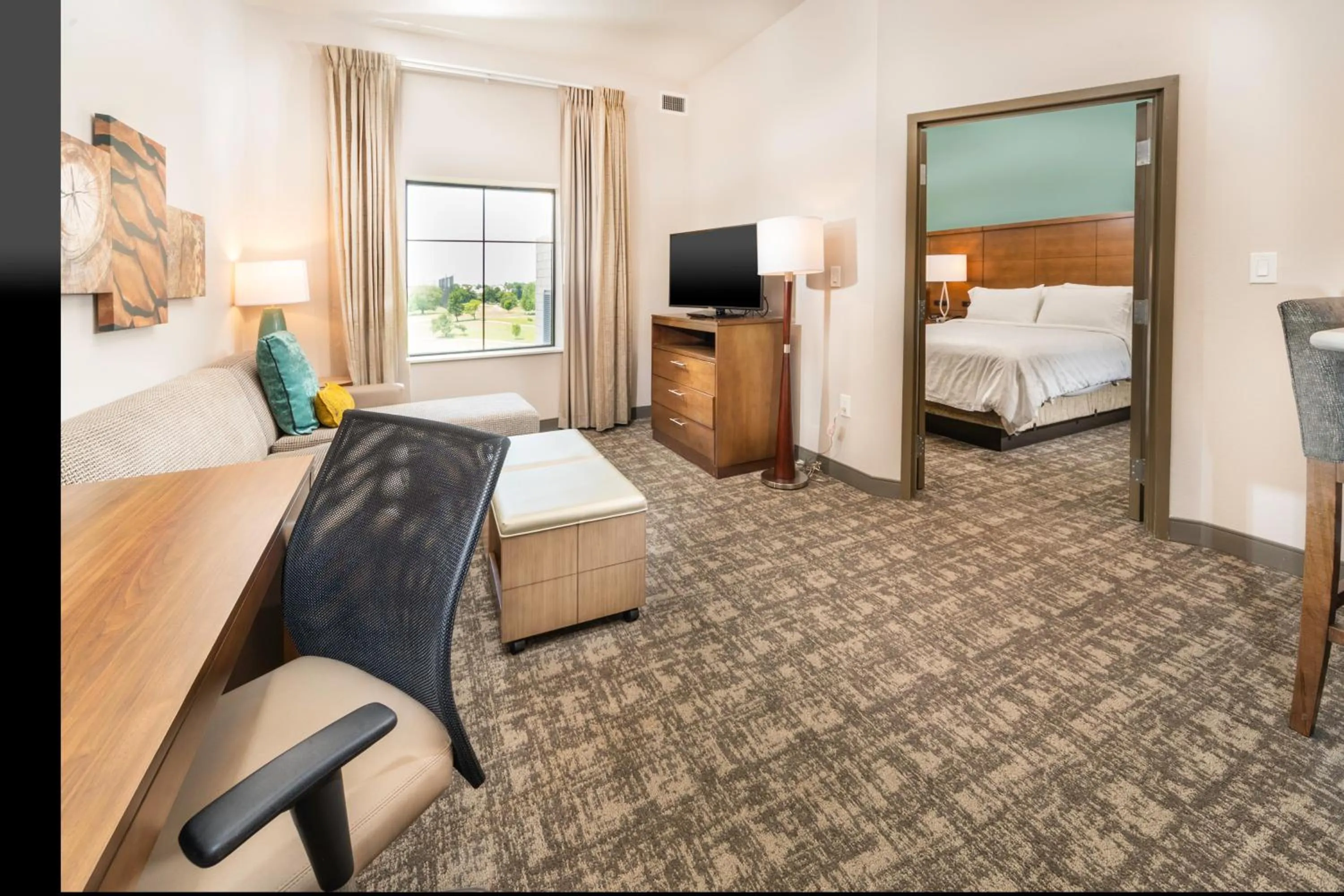 Photo of the whole room, Bed in Staybridge Suites Florence - Cincinnati South by IHG
