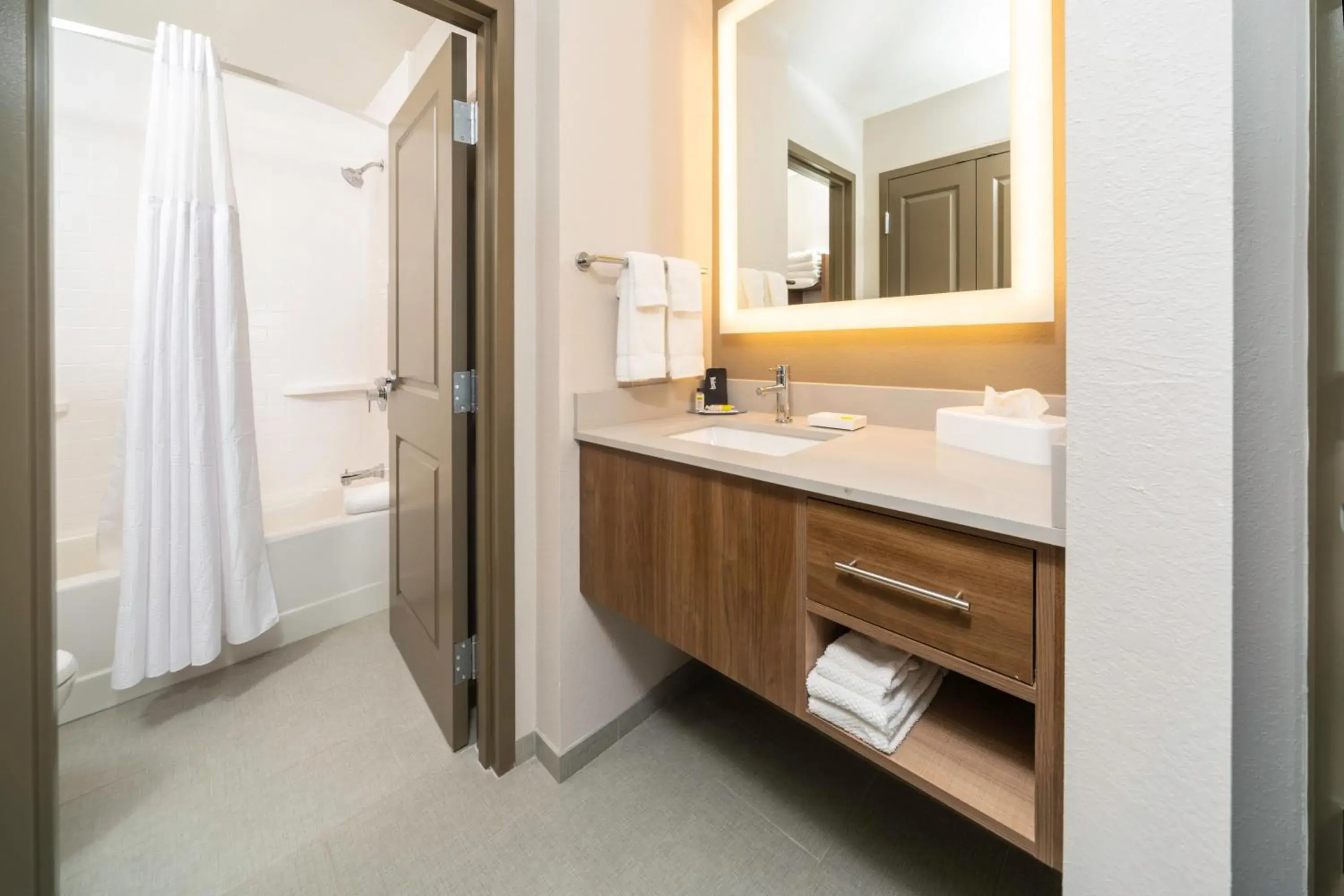 Studio Suite with Two Queen Beds in Staybridge Suites Florence - Cincinnati South by IHG Studio Suite with Two Queen Beds in Staybridge Suites Florence - Cincinnati South by IHG