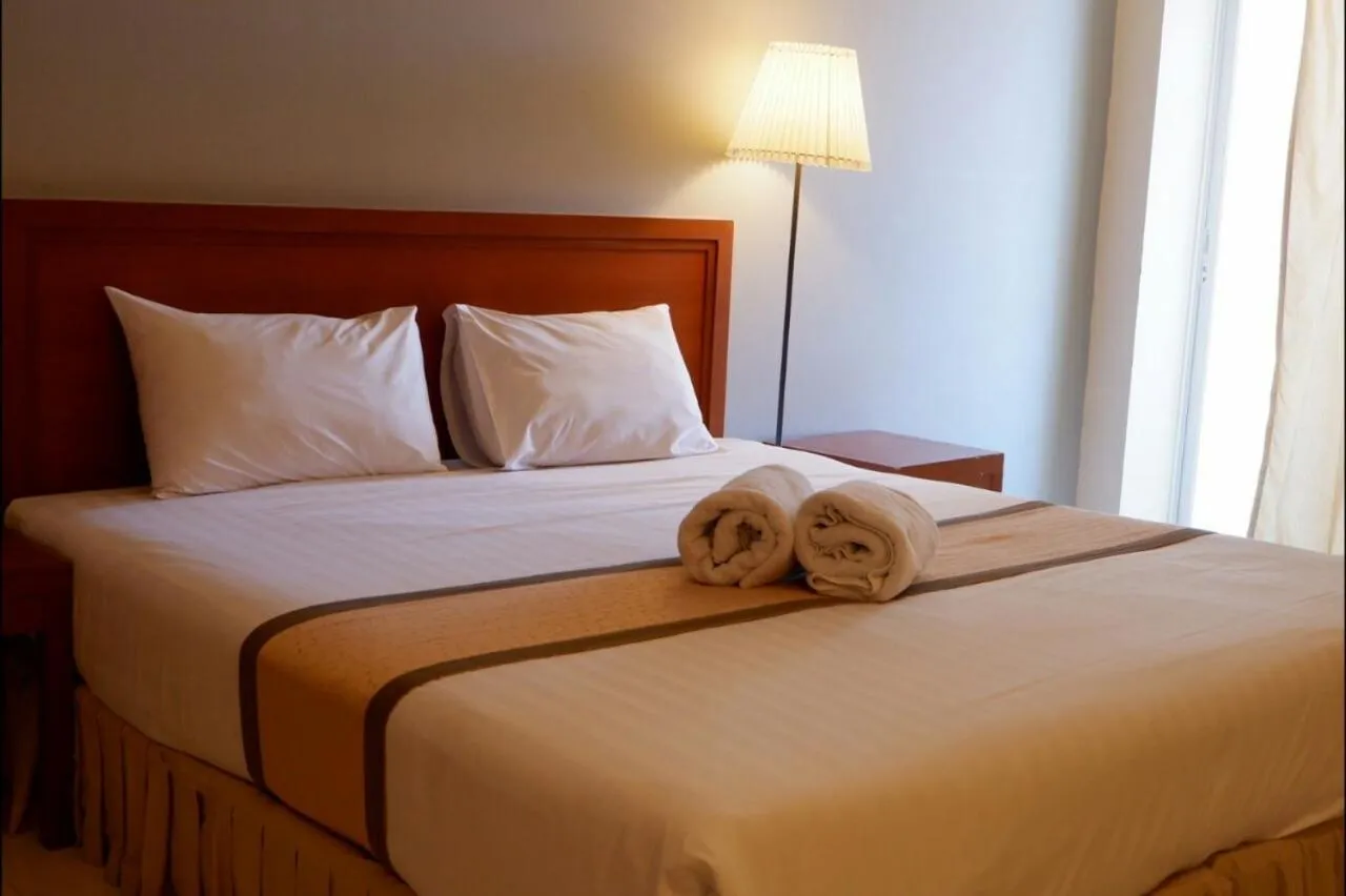 Bed in Phromsuk Hotel Ayutthaya