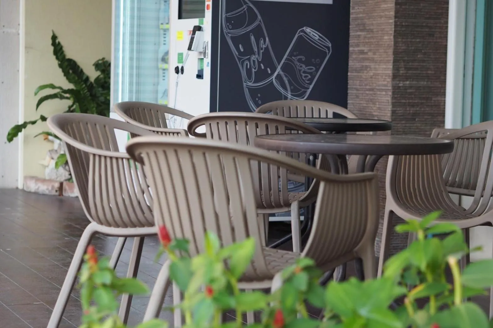 Seating area in Phromsuk Hotel Ayutthaya